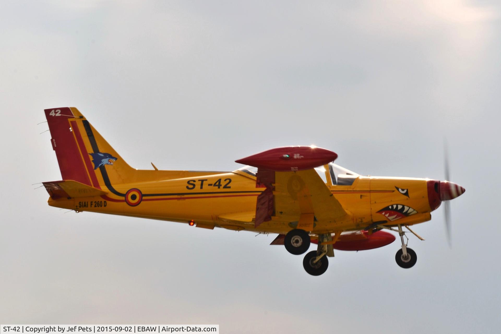 ST-42, 1992 SIAI-Marchetti SF-260D C/N 842, Touch & go RWY 29