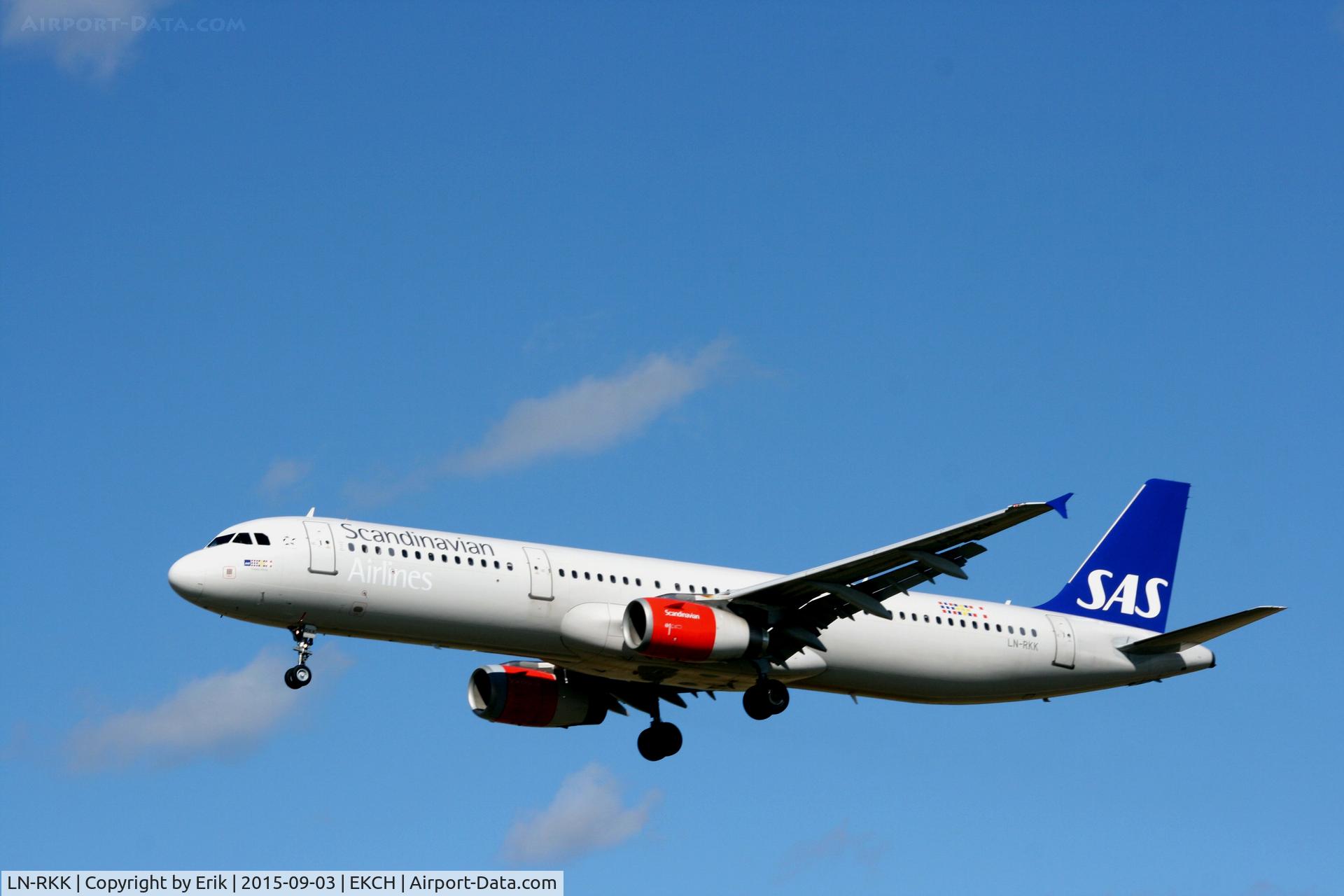 LN-RKK, 2002 Airbus A321-232 C/N 1848, LN-RKK just about to land rw 22L