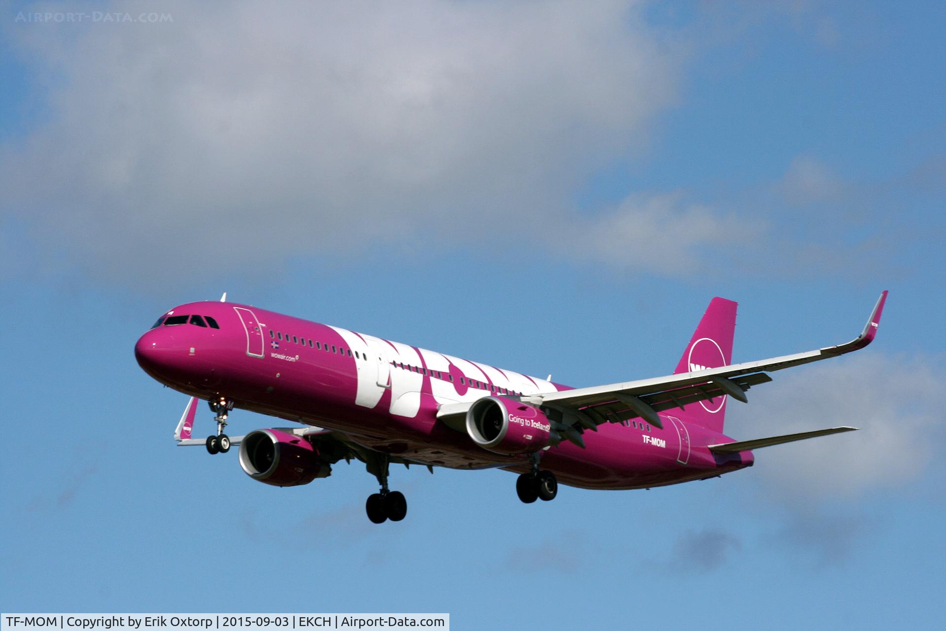 TF-MOM, 2014 Airbus A321-211 C/N 6210, TF-MOM about to land rw 22L
