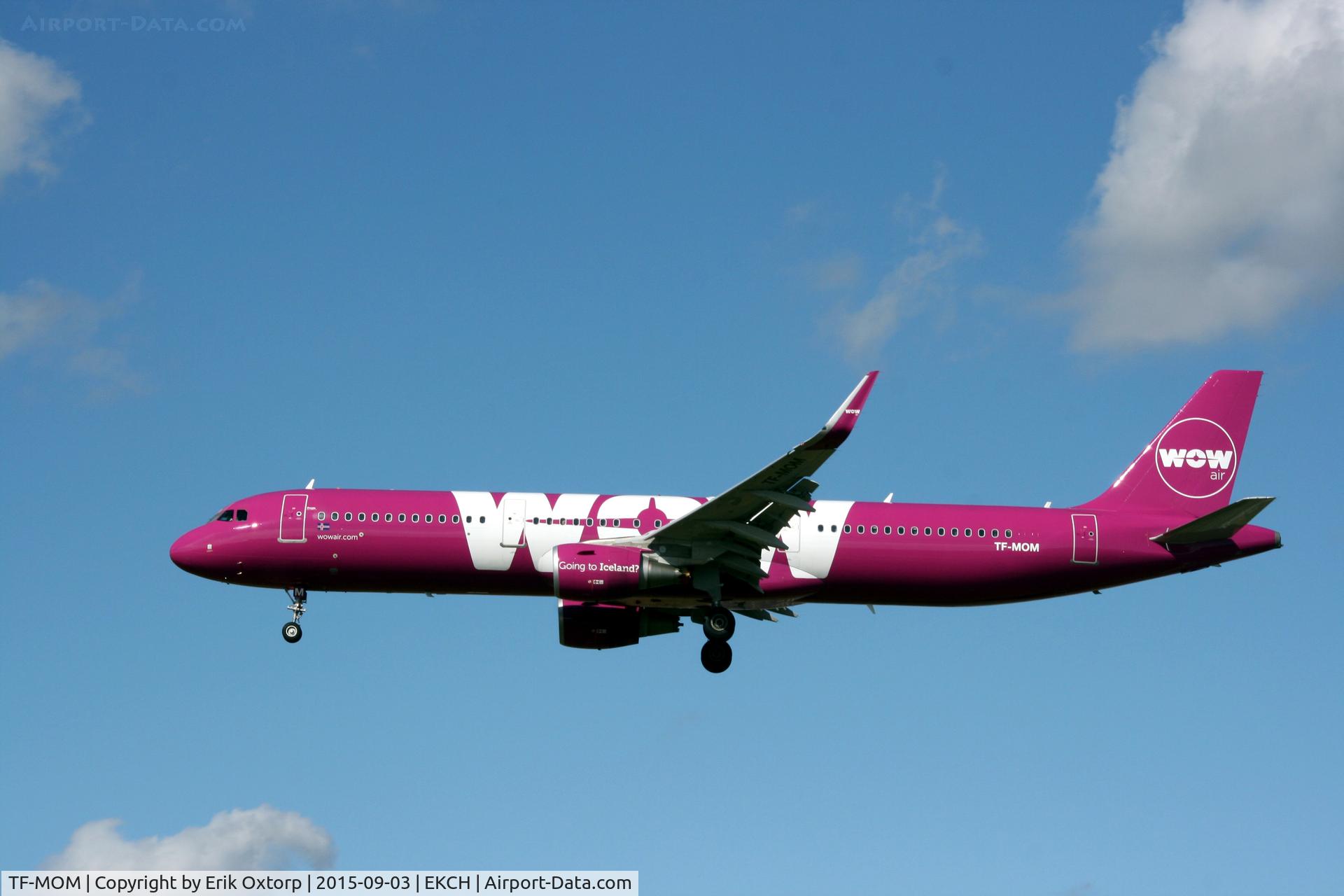 TF-MOM, 2014 Airbus A321-211 C/N 6210, TF-MOM about to land rw 22L