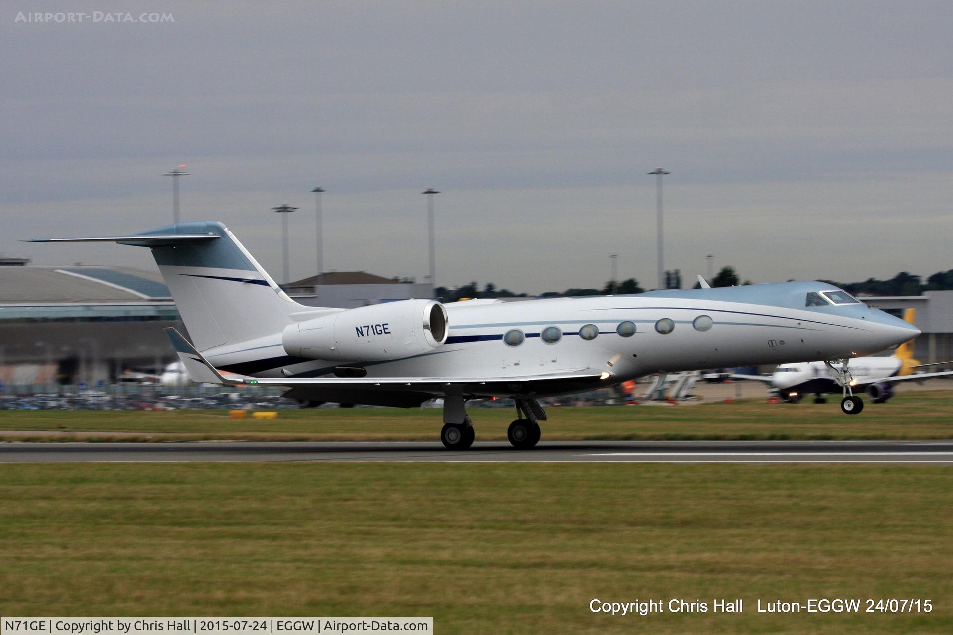 N71GE, 2014 Gulfstream Aerospace GIV-X (G450) C/N 4302, departing from Luton