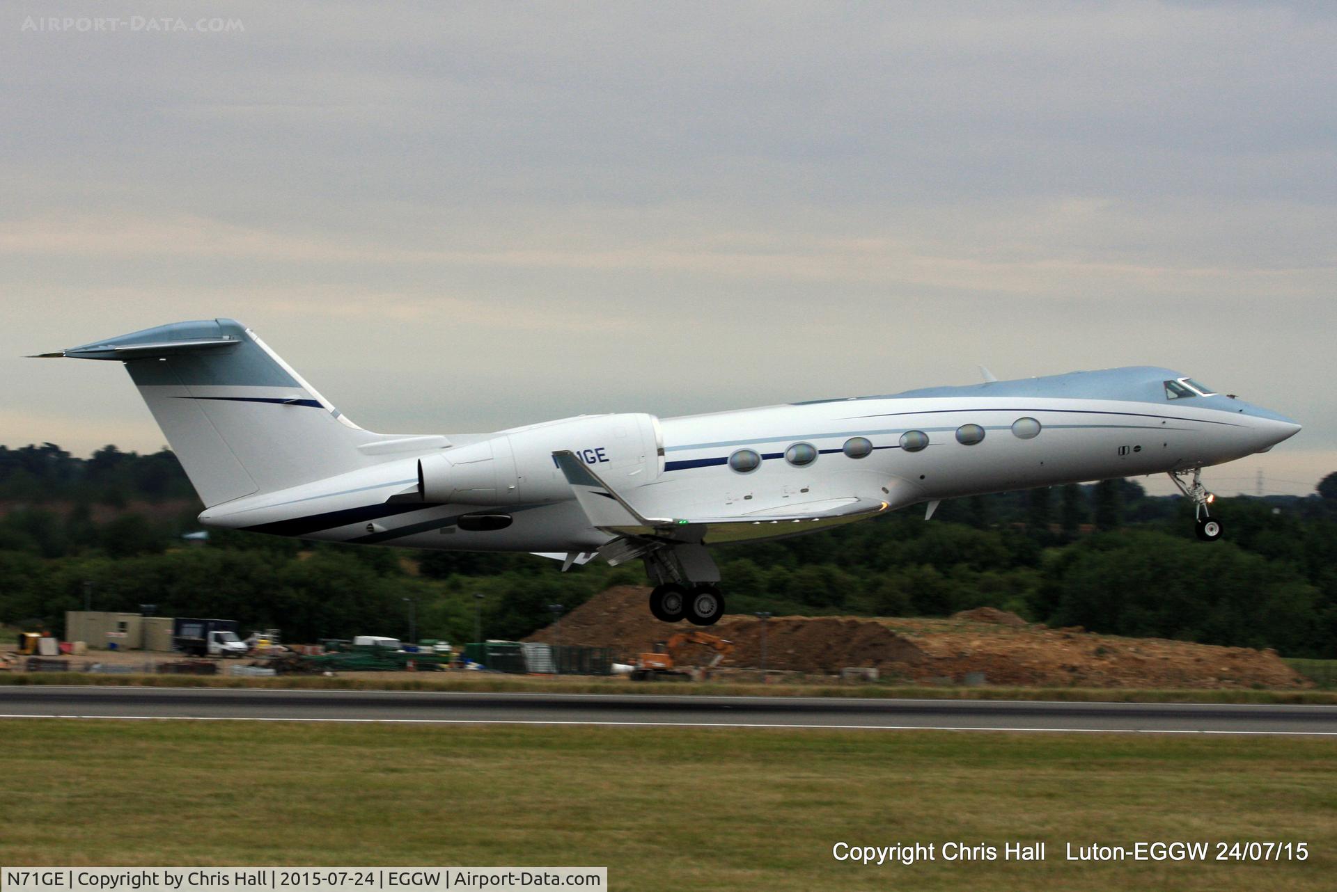 N71GE, 2014 Gulfstream Aerospace GIV-X (G450) C/N 4302, departing from Luton