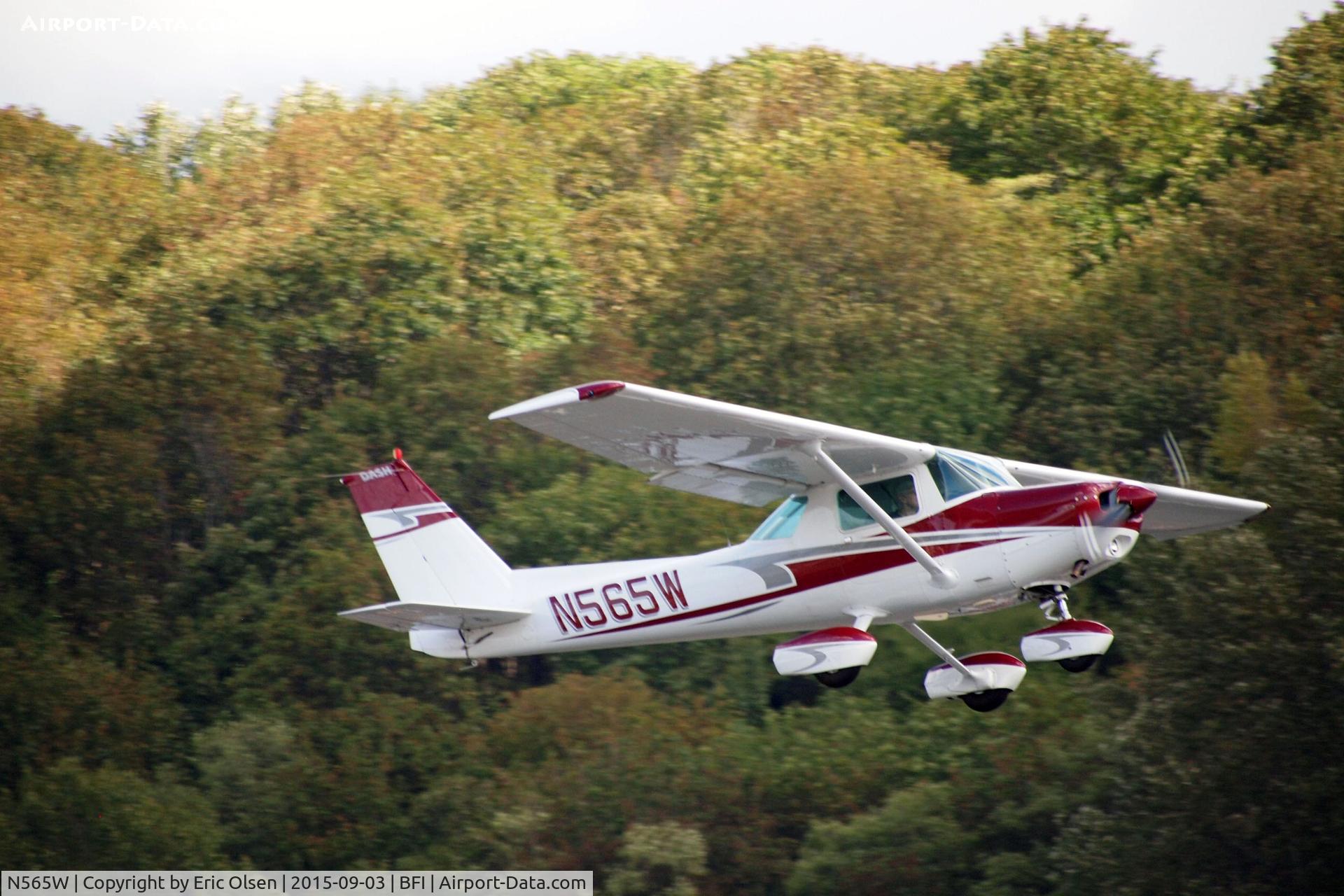 N565W, 1978 Cessna 152 C/N 15281812, 1978 Cessna taking off from BFI.