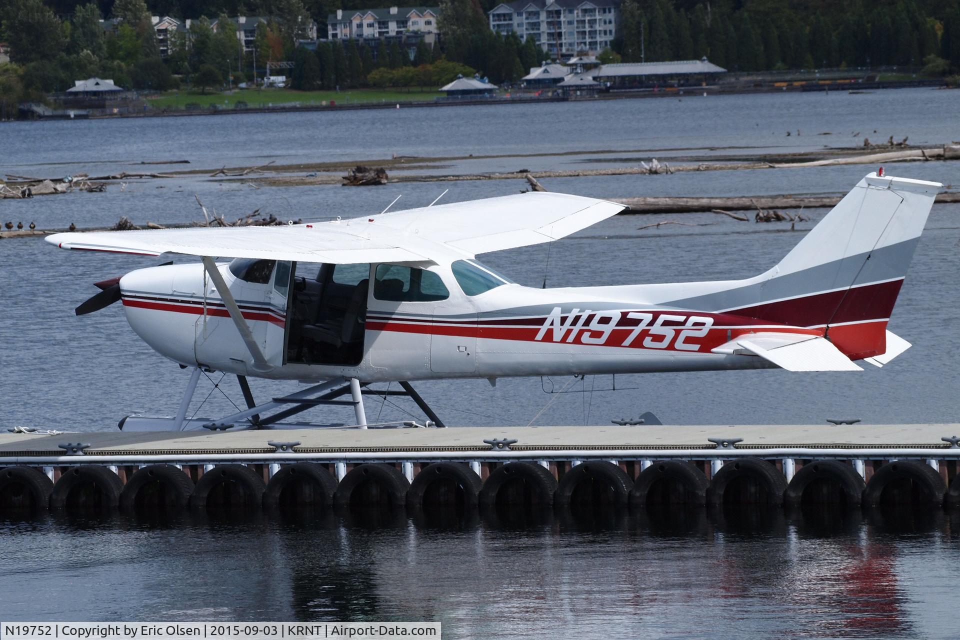 N19752, 1972 Cessna 172L C/N 17260722, 1972 Cessna at the Renton Airport seaplane base.