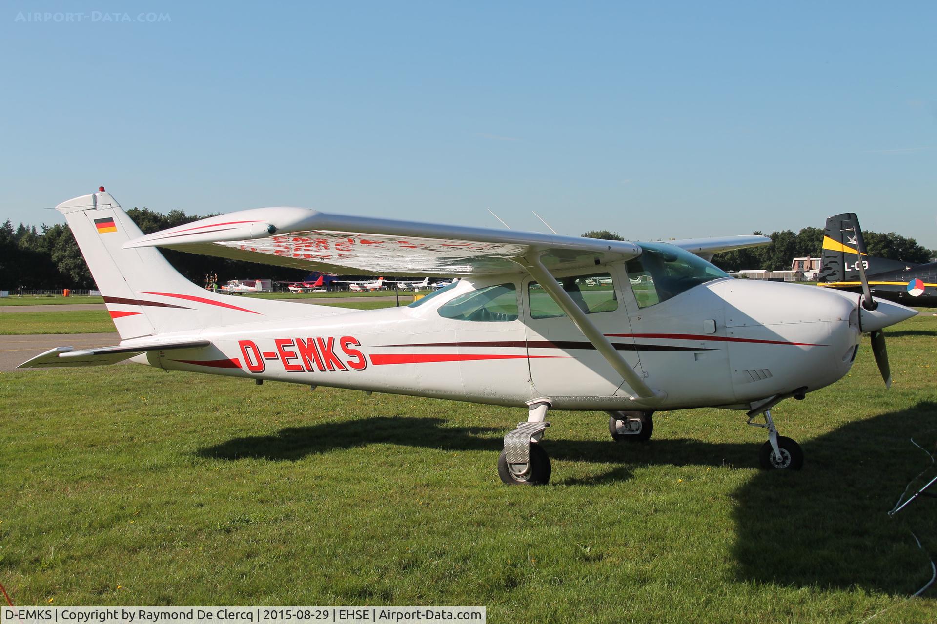 D-EMKS, Cessna 182Q Skylane C/N 0054??, Static display at Breda Airshow 2015.