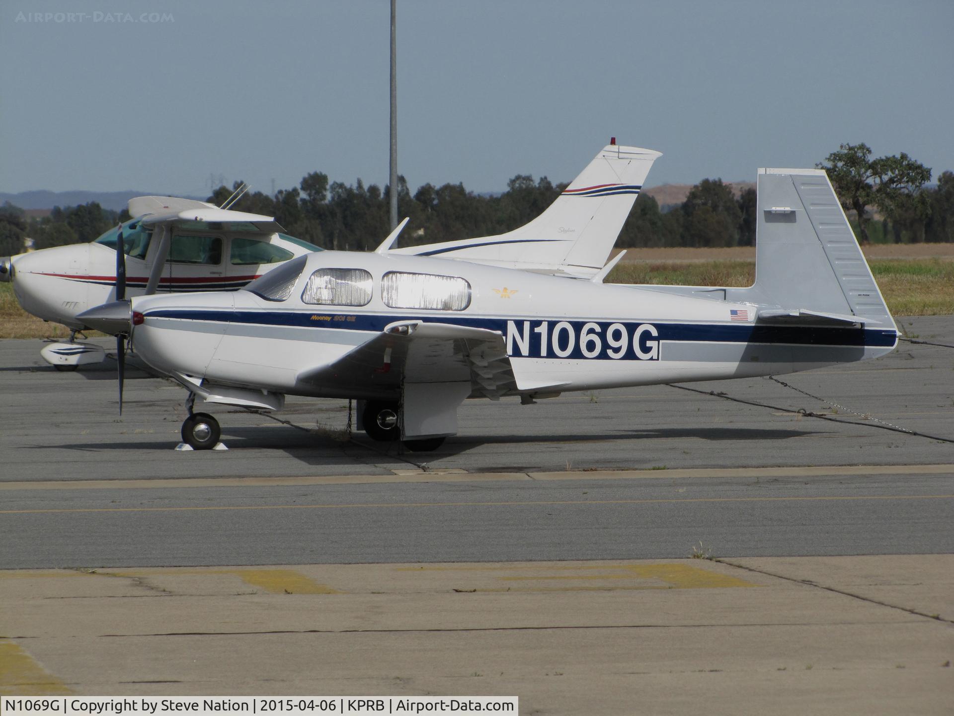 N1069G, 1989 Mooney M20J 201 C/N 24-3135, Washington State-based 1989 Mooney M20J visiting @ Paso Robles Municipal Airport, CA