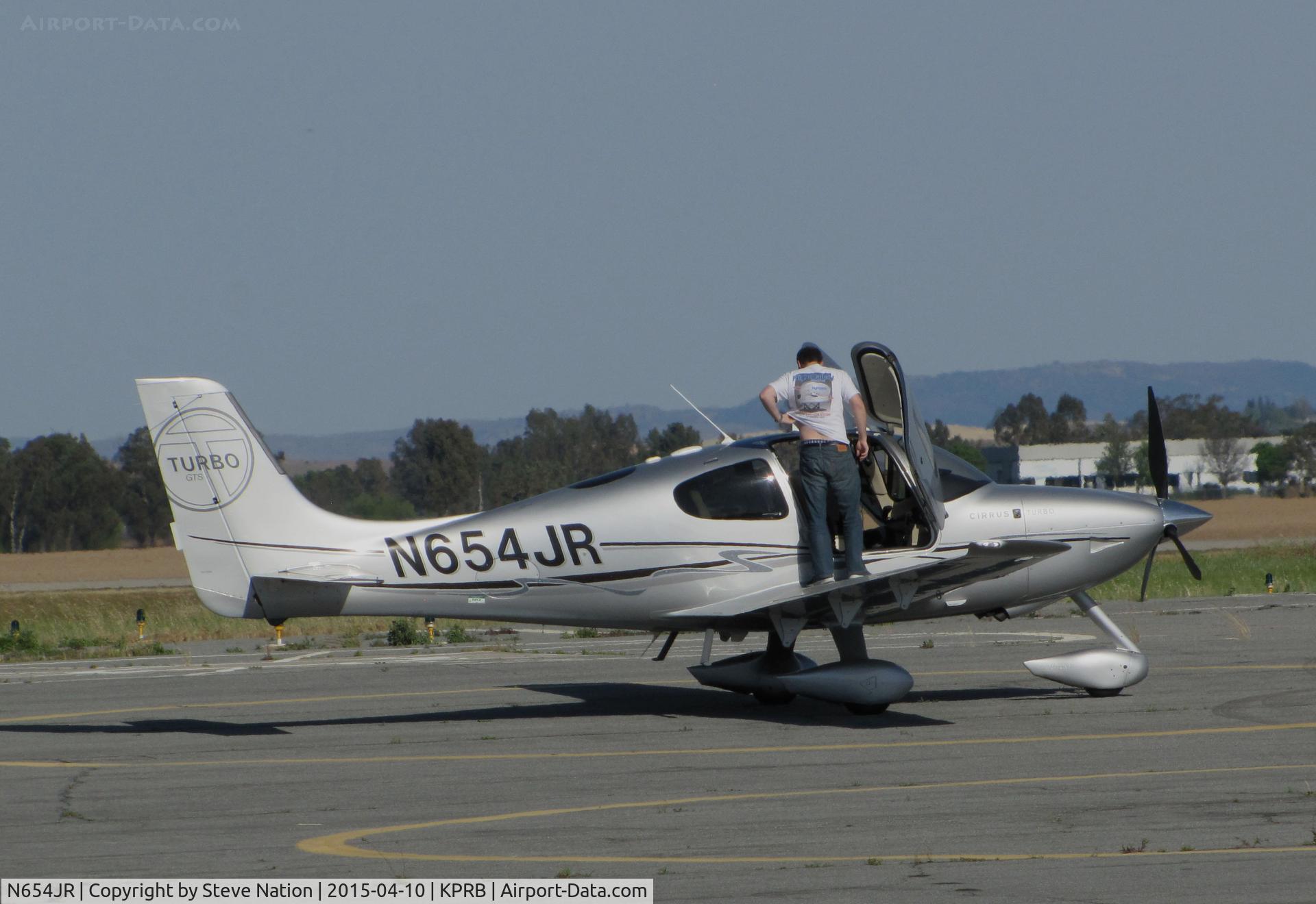 N654JR, 2010 Cirrus SR22 G3 Turbo C/N 3611, 2010 Cirrus SR22 parked @ Paso Robles Municipal Airport, CA