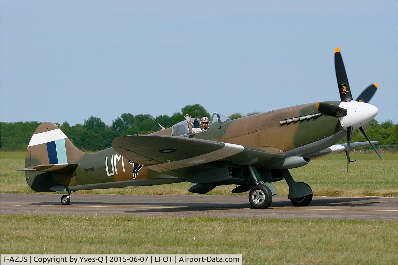 F-AZJS, 1944 Supermarine 389 Spitfire PR.XIX C/N 6S/585110, Supermarine 389 Spitfire PR.XIX, Taxiing after landing rwy 02, Tours Air Base 705 (LFOT-TUF) Air show 2015