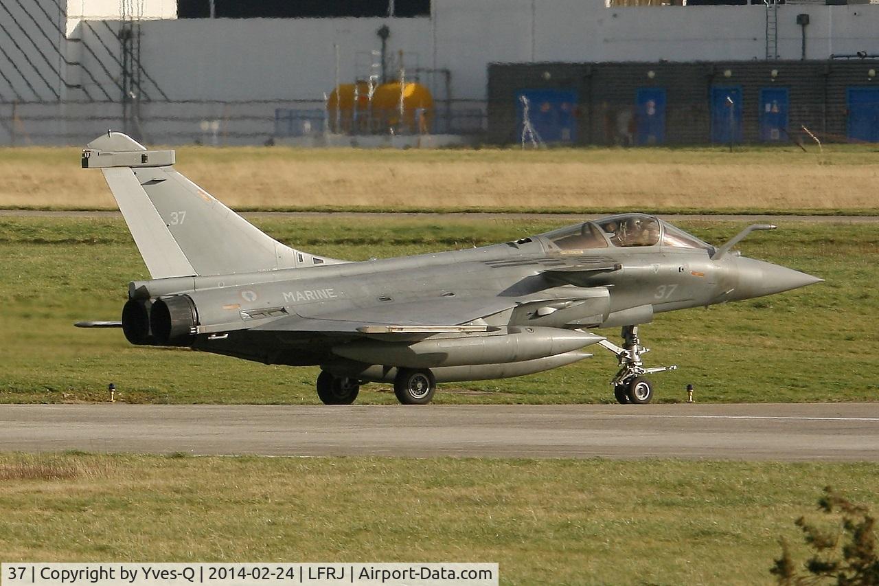 37, 2012 Dassault Rafale M C/N 37, Dassault Rafale M, Taxiing after landing rwy 26, Landivisiau Naval Air Base (LFRJ)