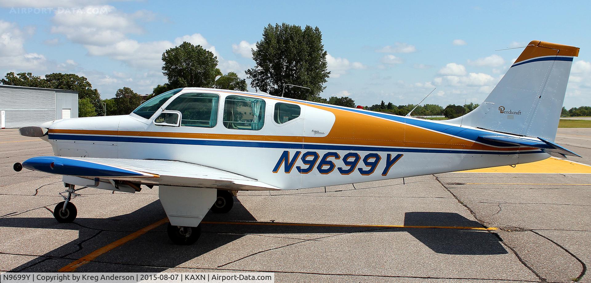 N9699Y, 1962 Beech 35-B33 Debonair C/N CD-592, Beech 35-B33 Debonair on the line.