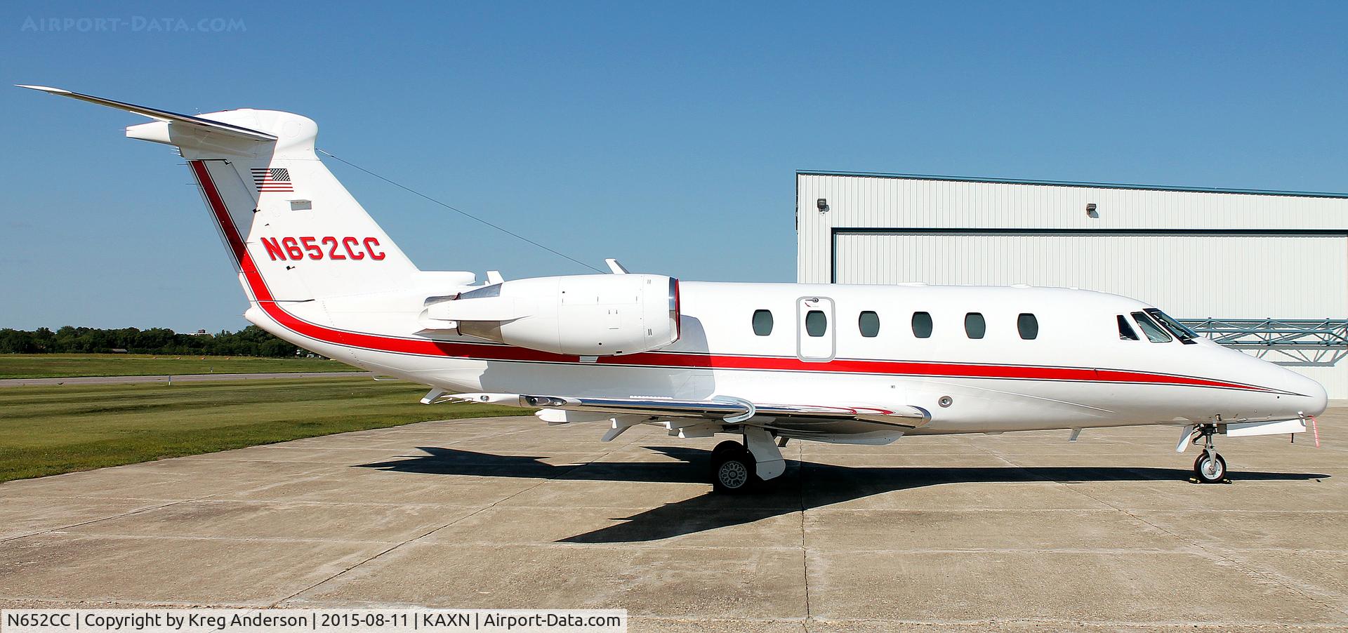 N652CC, 1999 Cessna 650 Citation VII C/N 650-7107, Cessna 650 Citation III on the ramp.