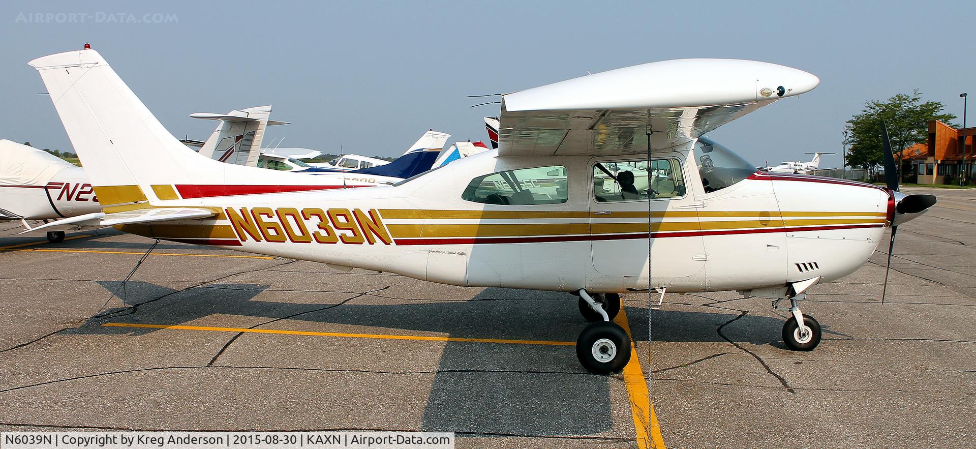 N6039N, 1978 Cessna 210M Centurion C/N 21062907, Cessna 210M Centurion on the line.