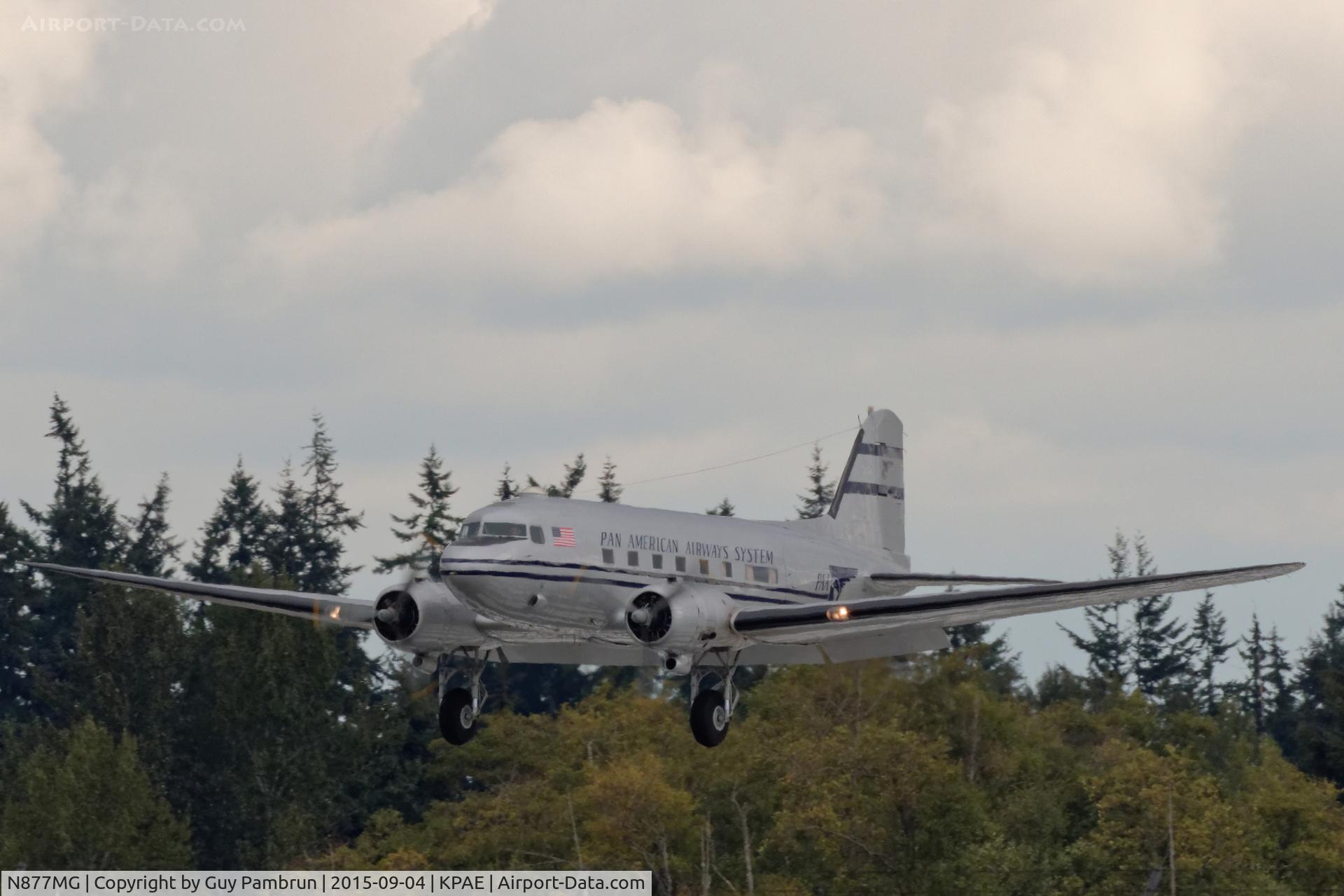 N877MG, 1949 Douglas DC-3C C/N 20806, Landing