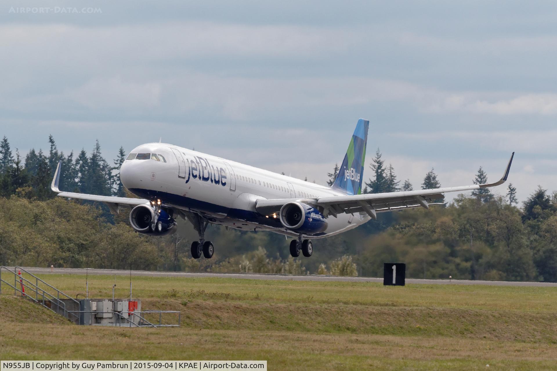 N955JB, 2015 Airbus A321-231 C/N 6757, Landing