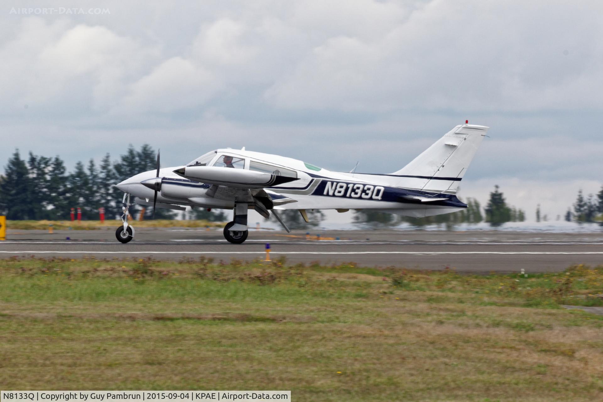 N8133Q, 1972 Cessna 310Q C/N 310Q0626, Landing