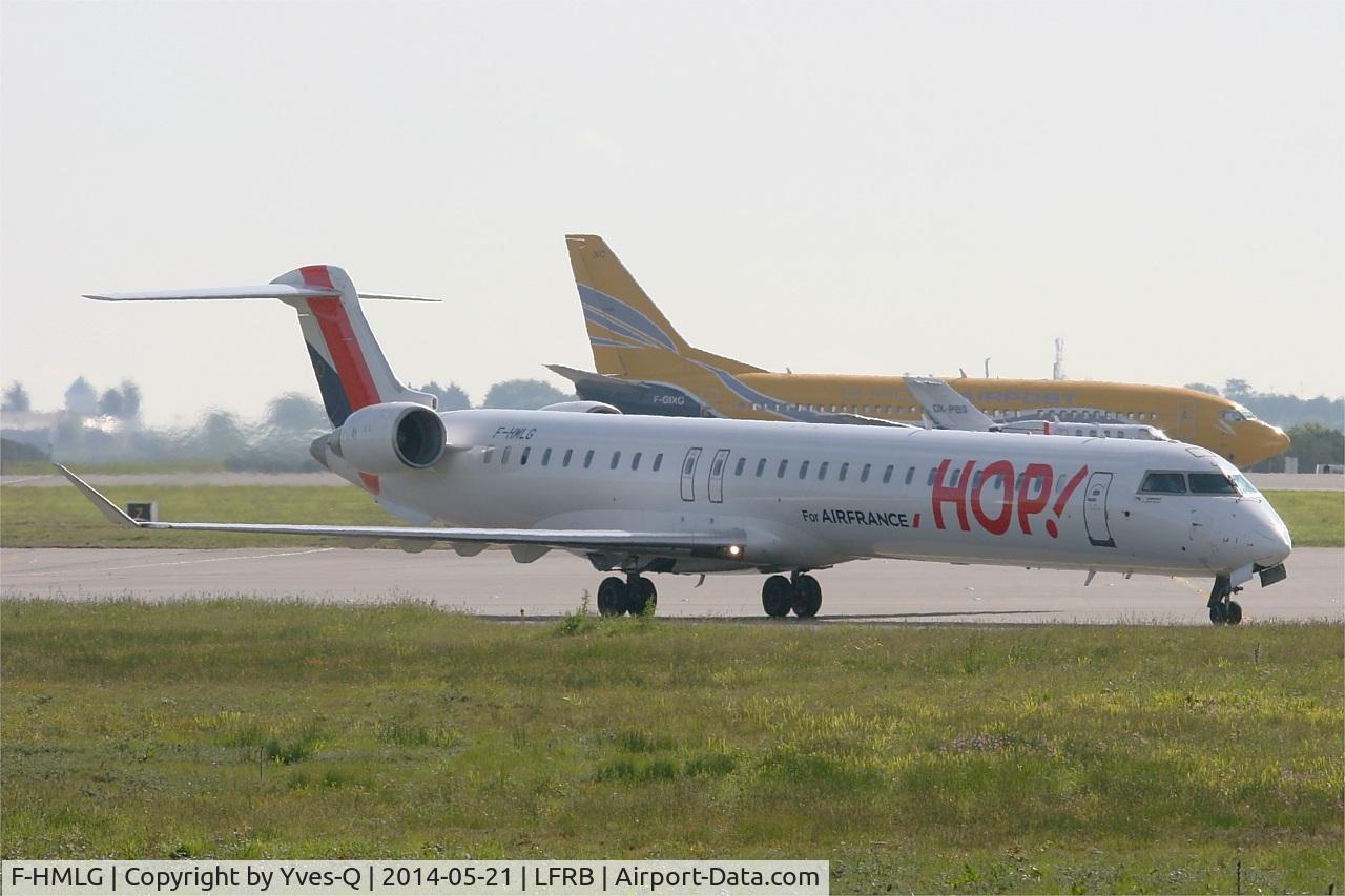 F-HMLG, 2011 Bombardier CRJ-1000EL NG (CL-600-2E25) C/N 19012, Bombardier CRJ-1000, Taxiing to boarding area, Brest-Bretagne airport (LFRB-BES
