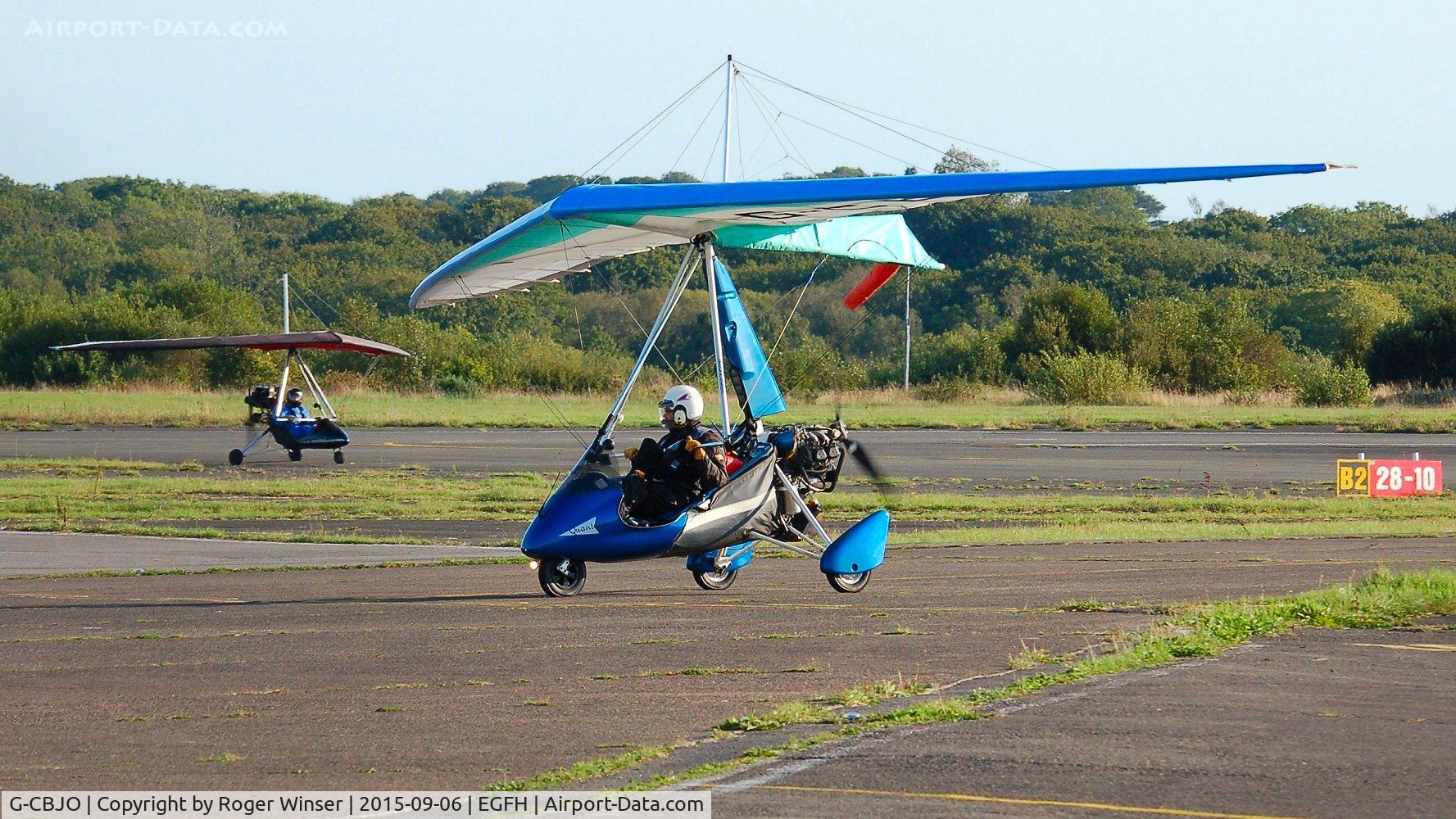 G-CBJO, 2001 Pegasus Quantum 15-912 C/N 7861, Visiting Quantum.