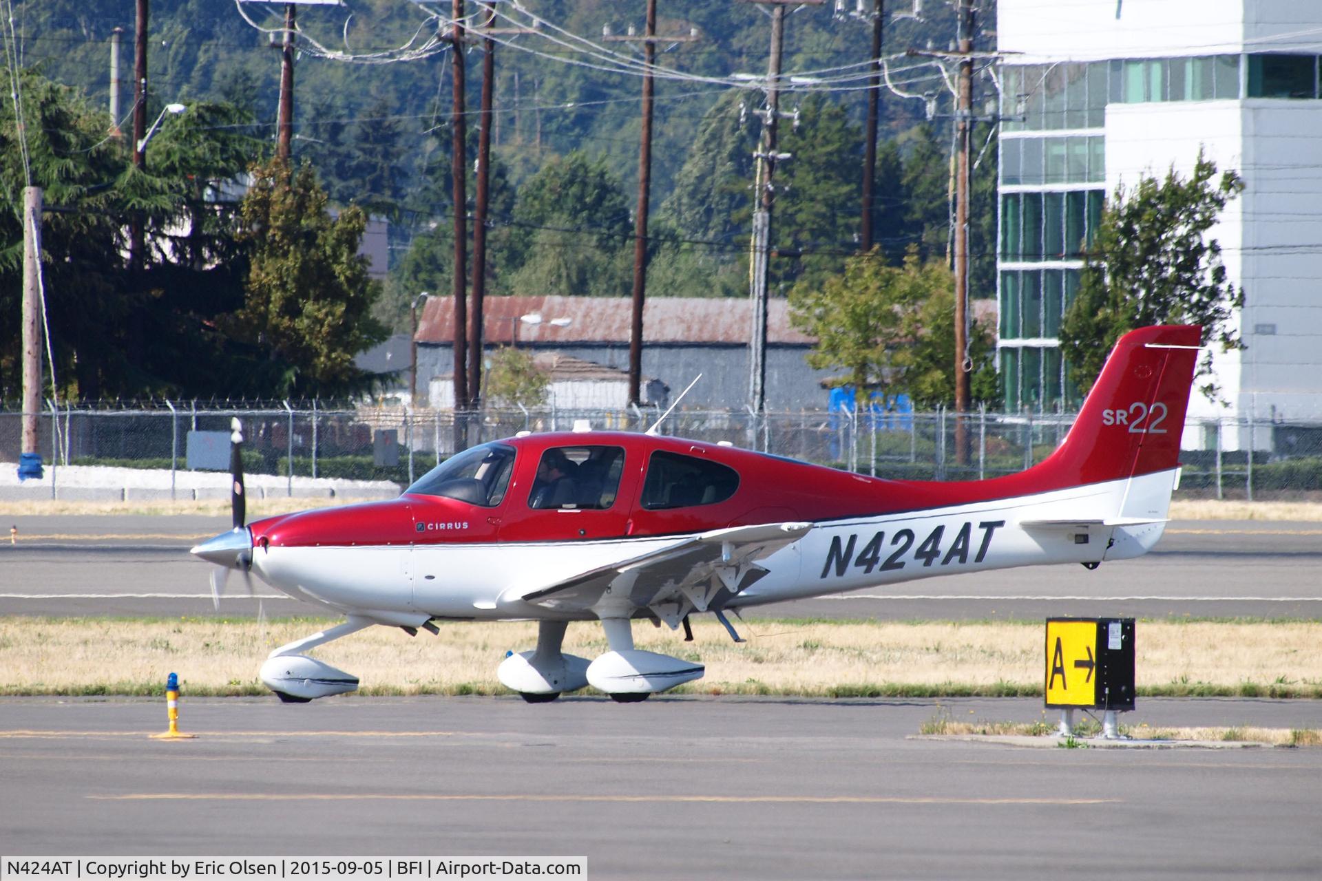 N424AT, Cirrus SR22 C/N 3817, Cirrus SR22 during engine warm up.
