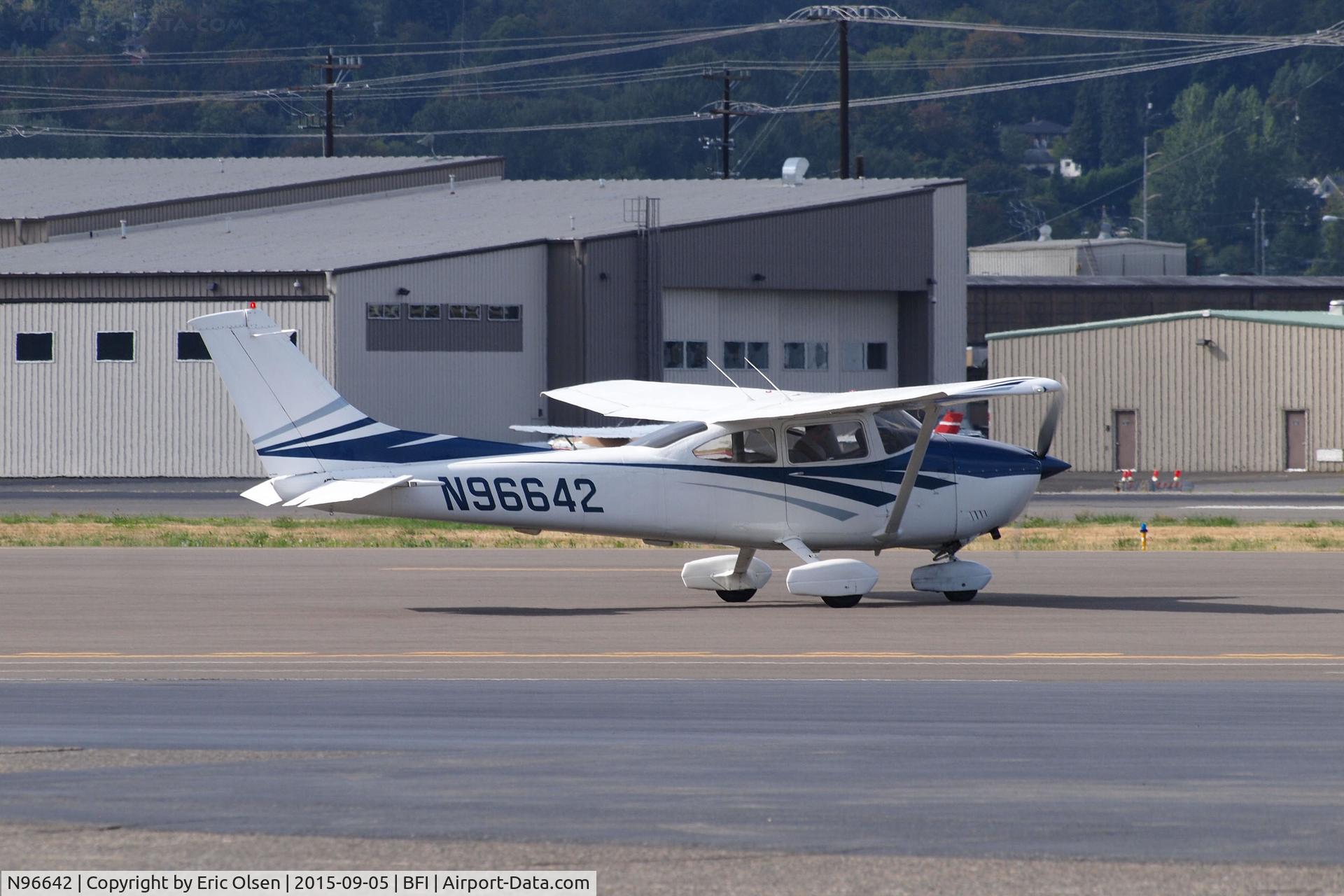 N96642, 1979 Cessna 182Q Skylane C/N 18266791, Cessna 182 during engine warm up.