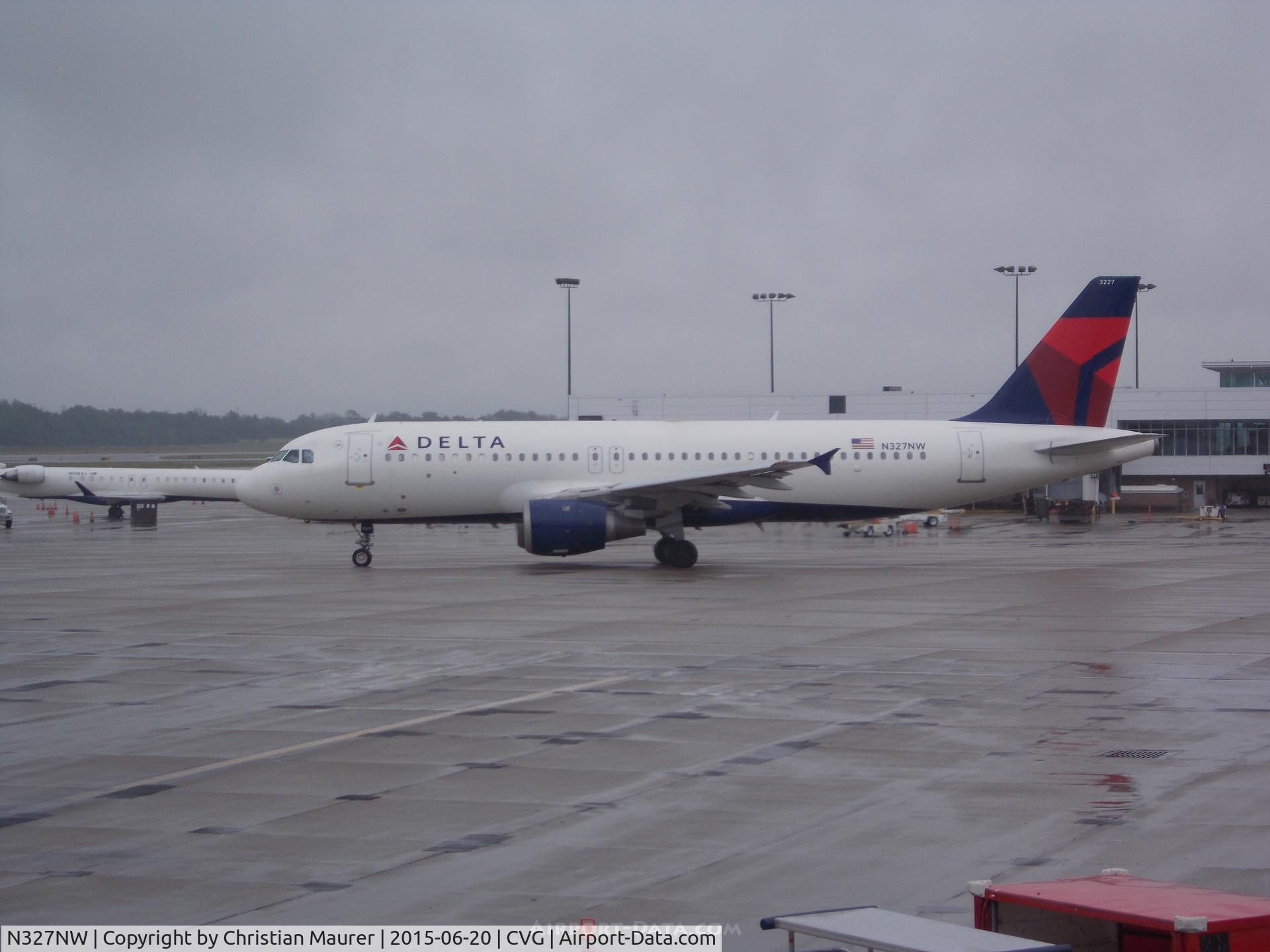 N327NW, 1992 Airbus A320-211 C/N 297, Airbus A320 Leaving CVG For LAX