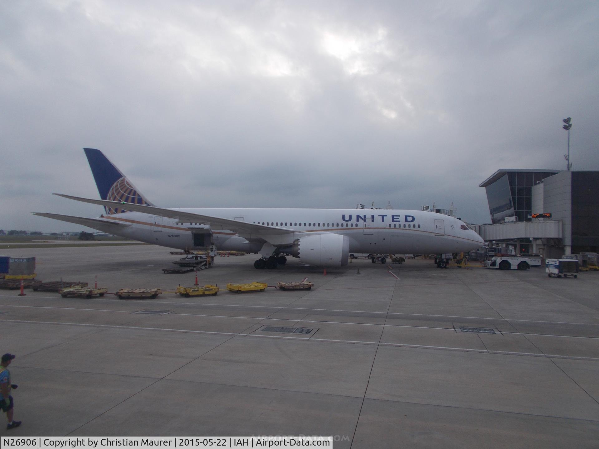 N26906, 2012 Boeing 787-8 Dreamliner C/N 34829, United Boeing 787-8 preparing for a flight to FRA