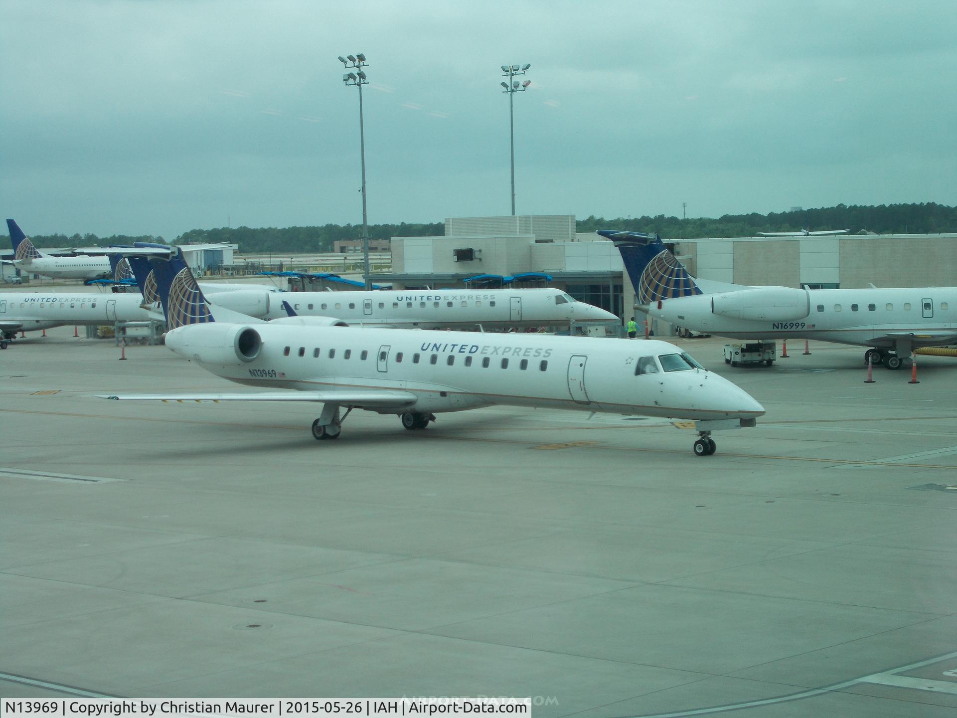 N13969, 1999 Embraer EMB-145LR C/N 145141, ERJ-145LR Arriving from St Louis