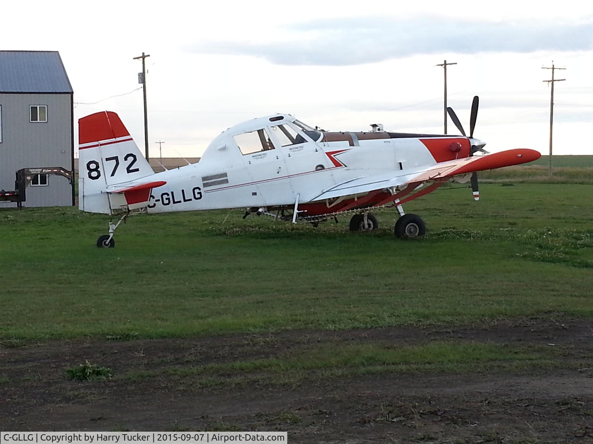 C-GLLG, 1995 Air Tractor AT-802 C/N 802-0018, Parked at Three Hills, Alberta