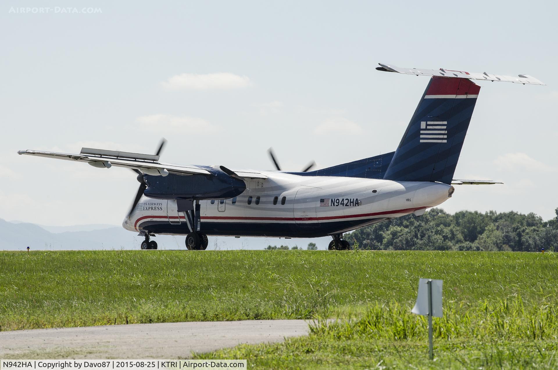N942HA, 1989 De Havilland Canada DHC-8-102 Dash 8 Dash 8 C/N 163, US Airways Express Bombardier Dash 8 sits on taxiway awaiting runway access.
