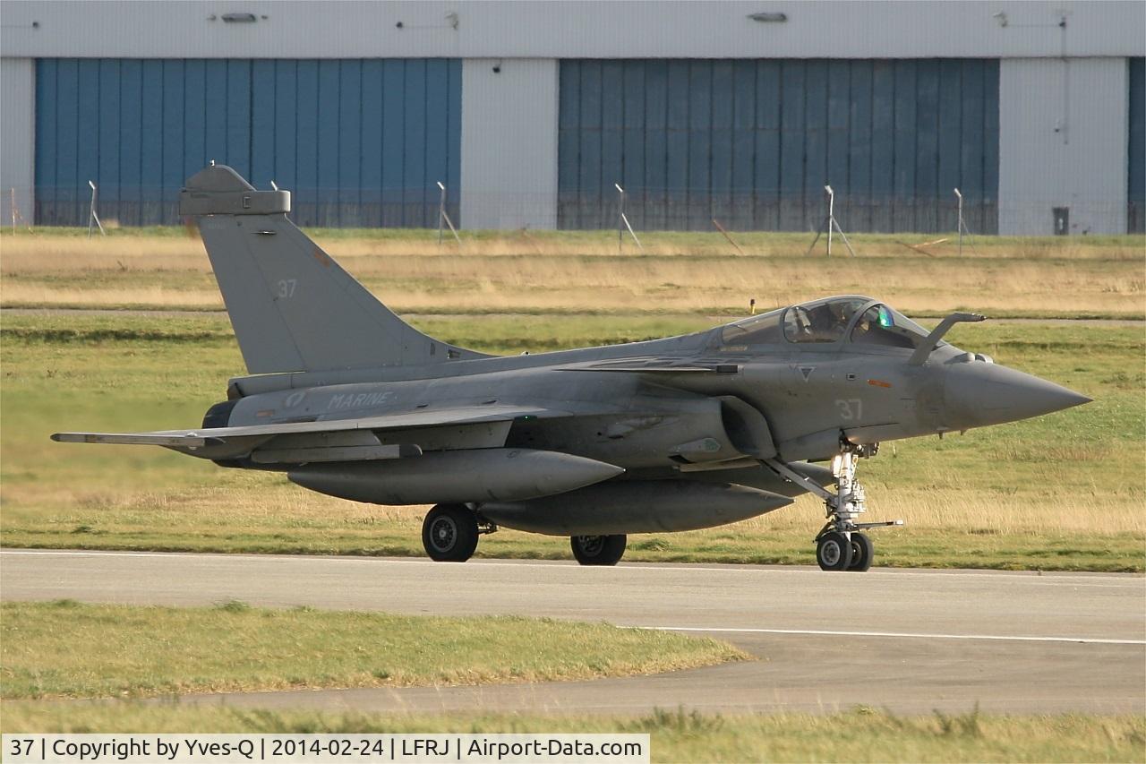 37, 2012 Dassault Rafale M C/N 37, Dassault Rafale M, Taxiing after landing rwy 26, Landivisiau Naval Air Base (LFRJ)