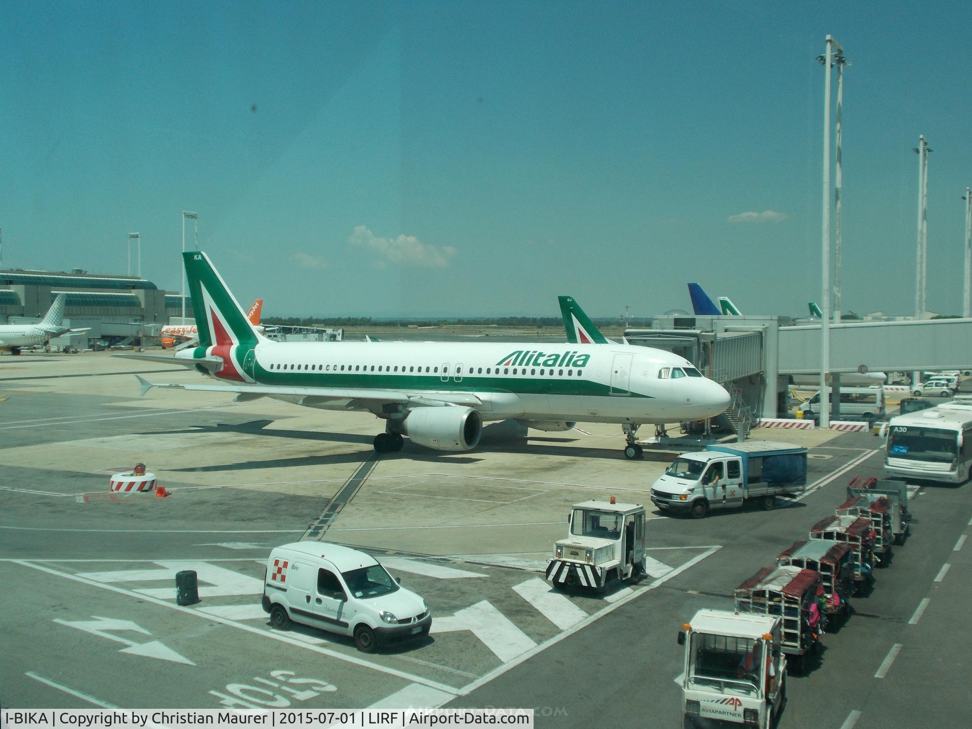 I-BIKA, 1999 Airbus A320-214 C/N 951, Alitalia A320-200 Parked At The Gate