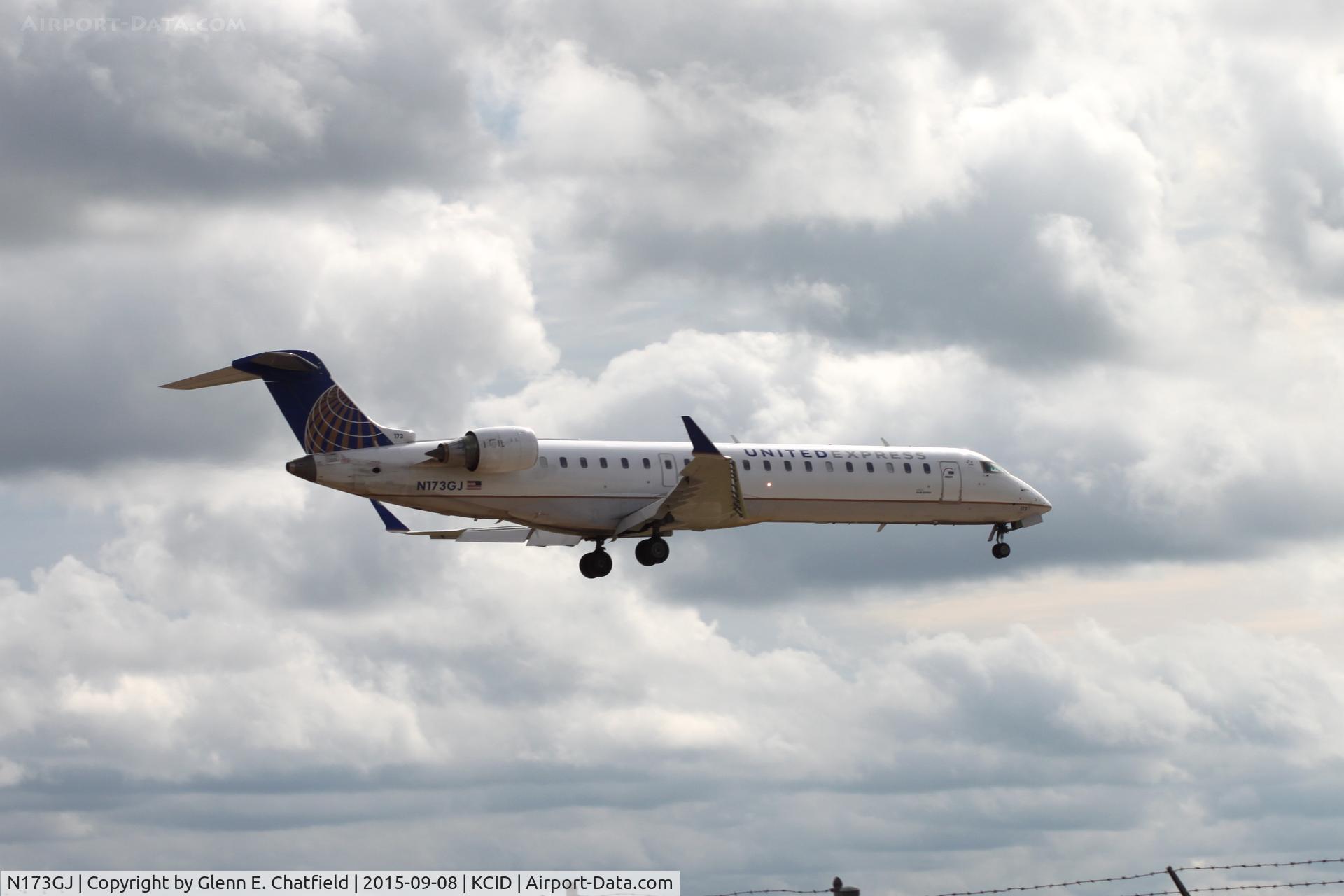 N713EV, 2003 Bombardier CRJ-701 (CL-600-2C10) Regional Jet C/N 10081, Final approach runway 27