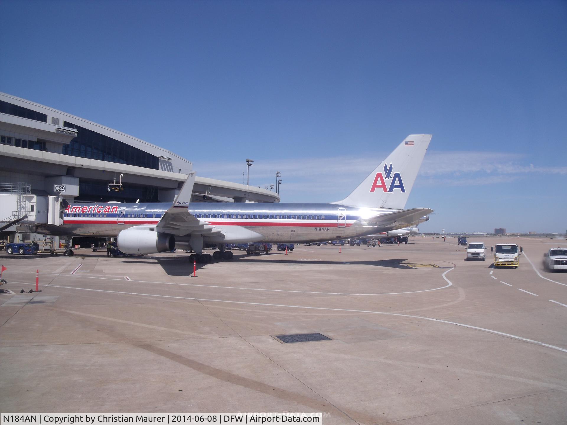 N184AN, 1999 Boeing 757-223 C/N 29594, American 757-223