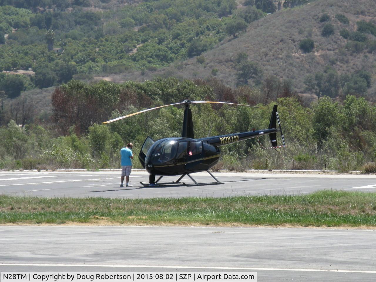 N28TM, Robinson R44 Raven C/N 1402, 2004 Robinson R44 RAVEN, Lycoming O-540 260 Hp derated to 225 Hp for takeoff, 205 Hp continuous, preflighting prior to departure