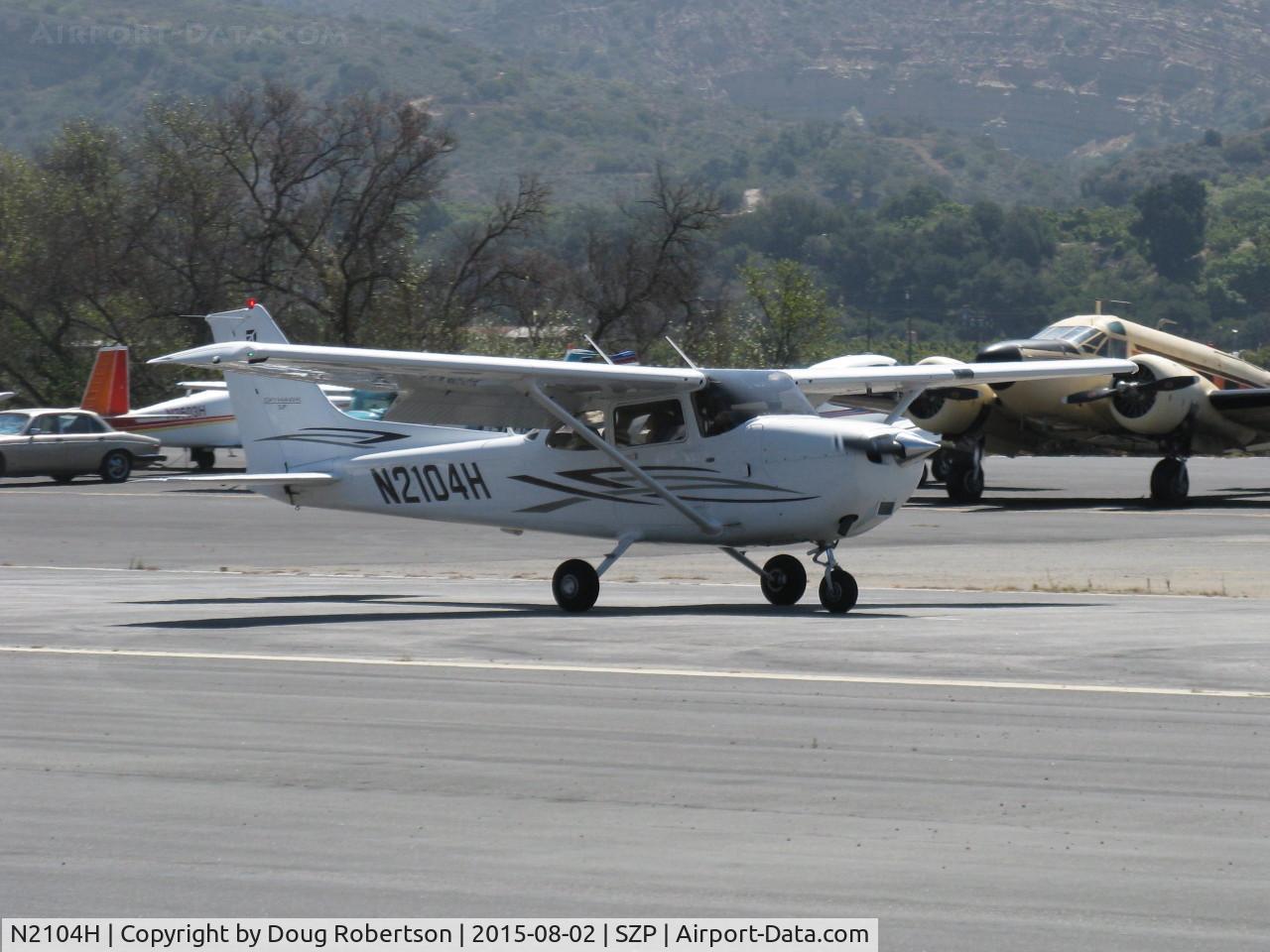 N2104H, 2007 Cessna 172S SP II C/N 172S10432, 2007 Cessna 172S SKYHAWK SP, Lycoming IO-360-L2A 180 Hp, CS prop, landing roll Rwy 22