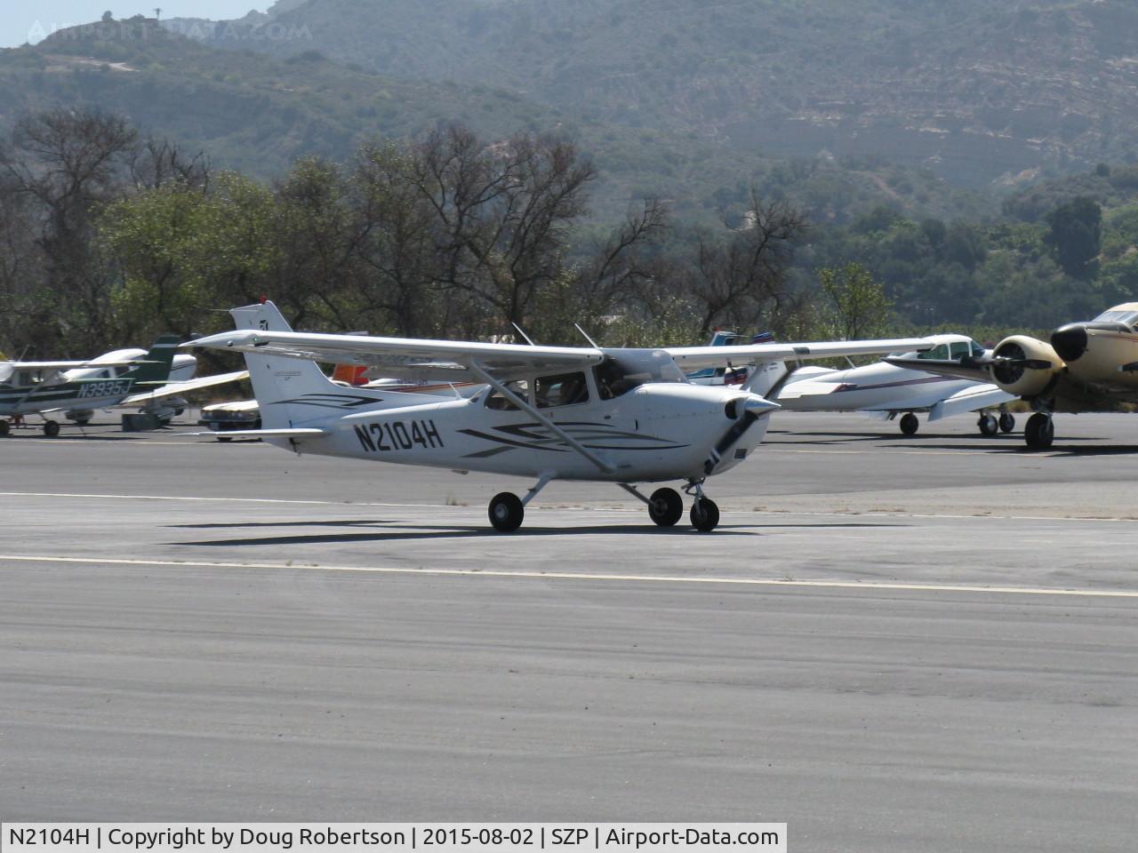 N2104H, 2007 Cessna 172S SP II C/N 172S10432, 2007 Cessna 172S SKYHAWK SP, Lycoming IO-360-L2A 180 Hp, CS prop, landing roll Rwy 22