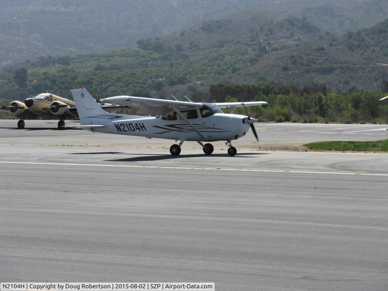 N2104H, 2007 Cessna 172S SP II C/N 172S10432, 2007 Cessna 172S SKYHAWK SP, Lycoming IO-360-L2A 180 Hp, CS prop, landing Roll Rwy 22