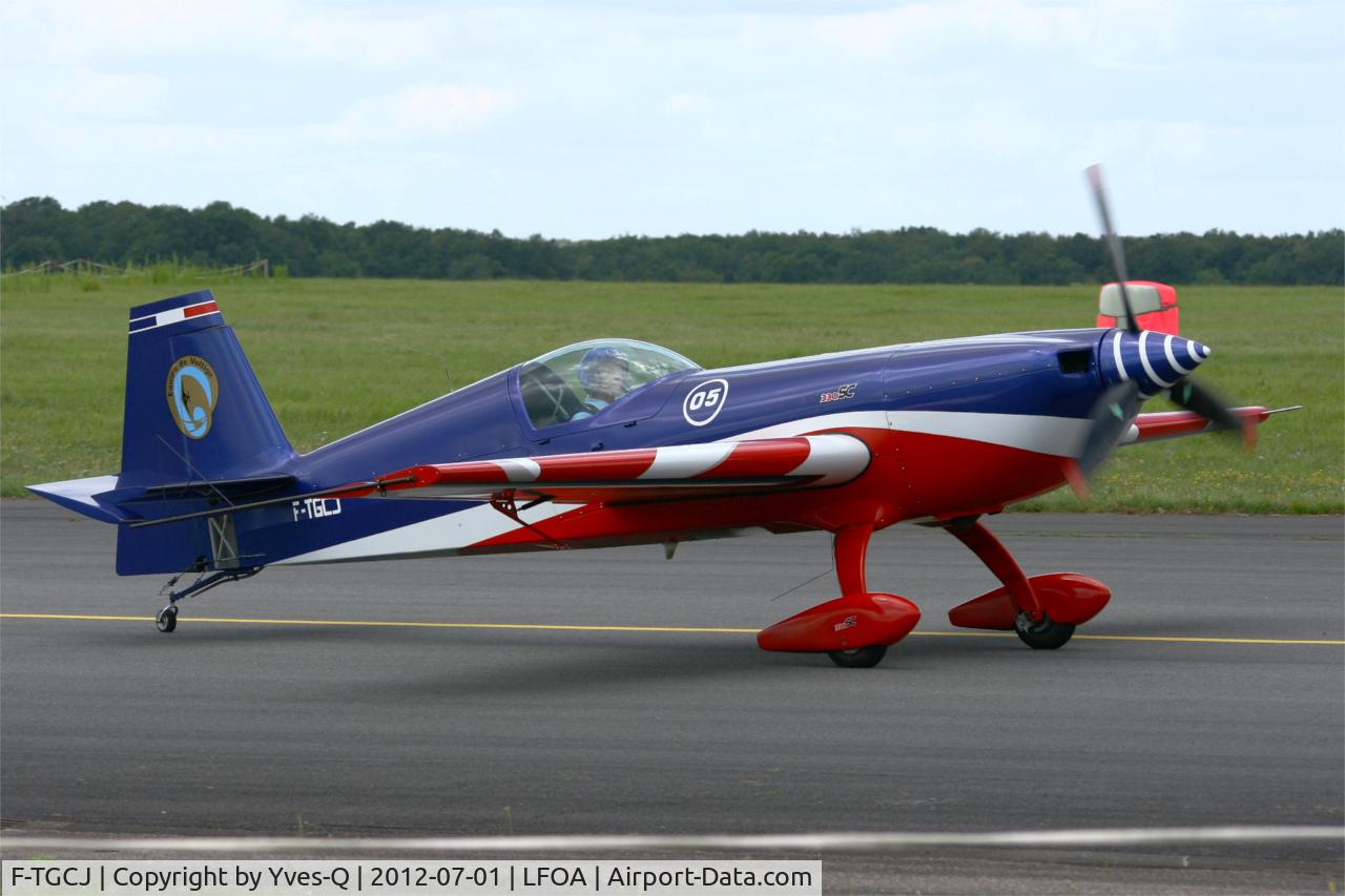 F-TGCJ, Extra EA-330SC C/N 05, Extra EA-330SC, Taxiing after landing rwy 24, Avord Air Base 702 (LFOA)  Open day 2012