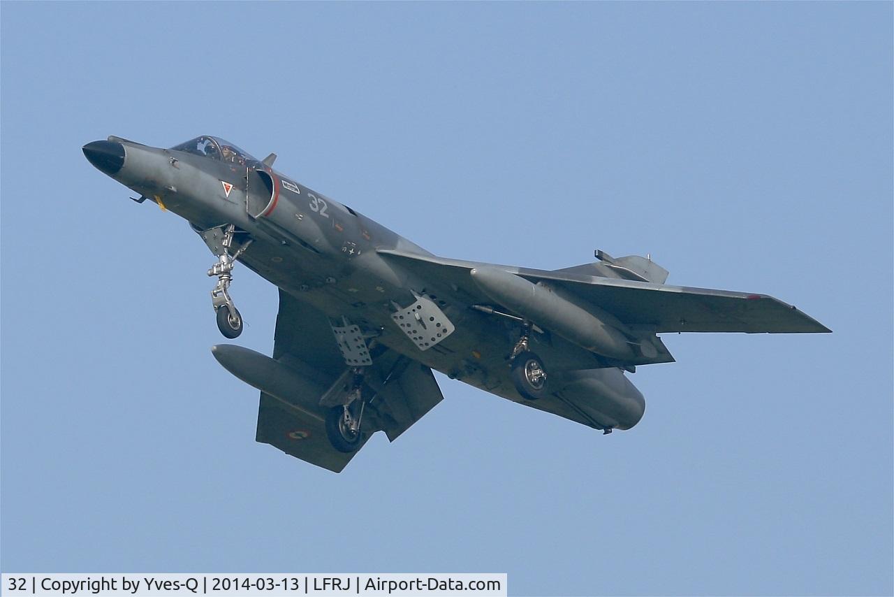 32, Dassault Super Etendard C/N 32, Dassault Super Etendard M, Short approach rwy 26, Landivisiau Naval Air Base (LFRJ)