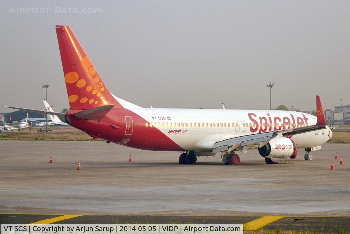 VT-SGS, 2003 Boeing 737-8Q8 C/N 33699, 'Poppy' at dusk.