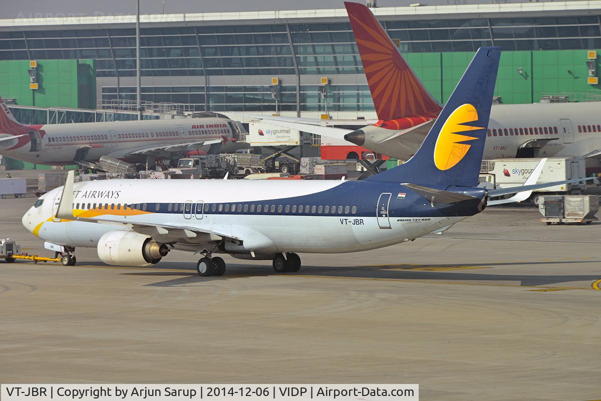 VT-JBR, 2010 Boeing 737-85R C/N 36695, Pushback on a winter's day at IGIA T-3.