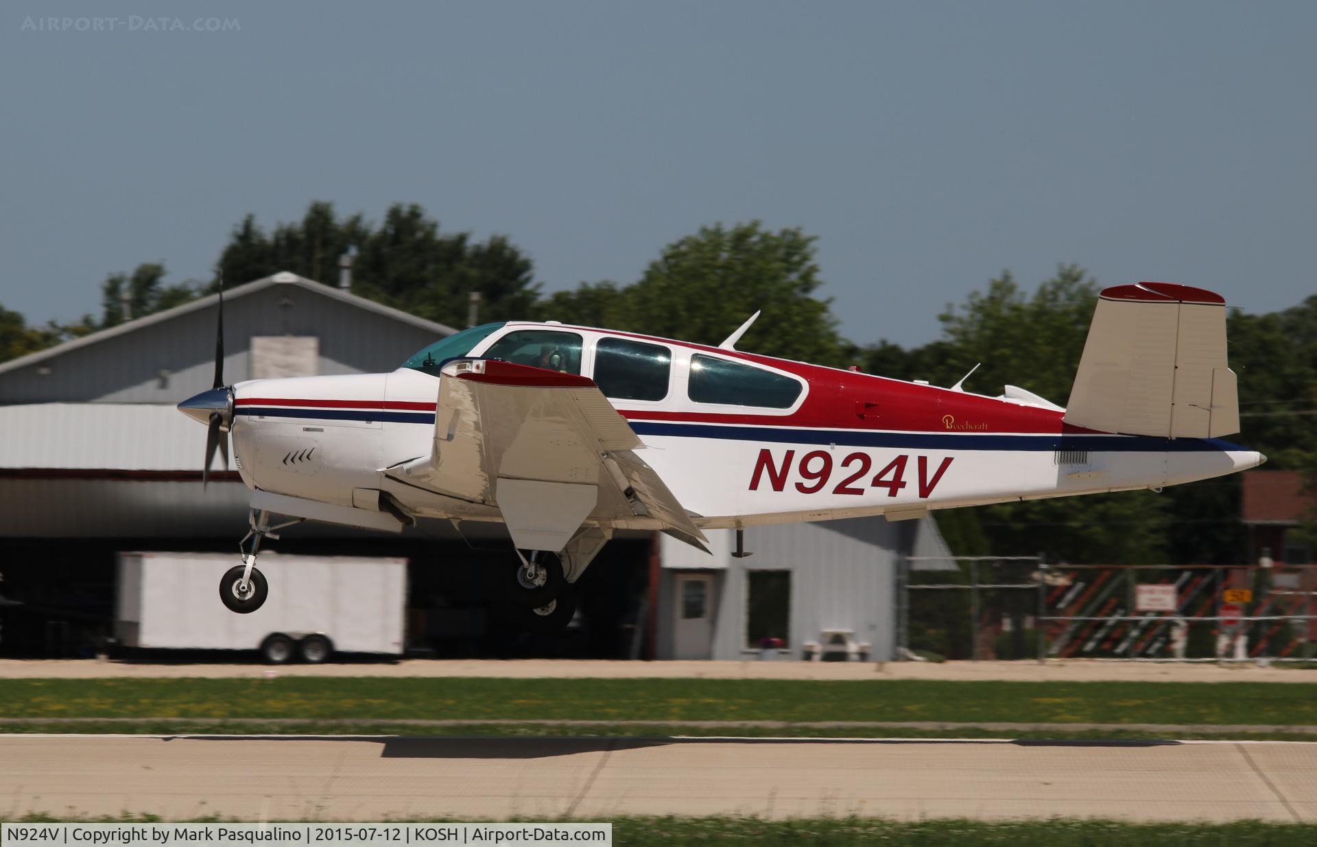 N924V, 1974 Beech V35B Bonanza C/N D-9702, Beech V35B