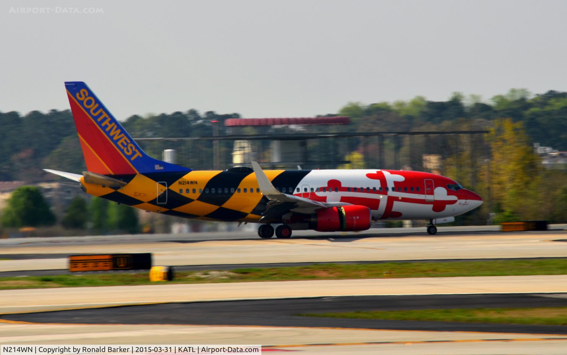 N214WN, 2005 Boeing 737-7H4 C/N 32486, Landing rollout Atlanta