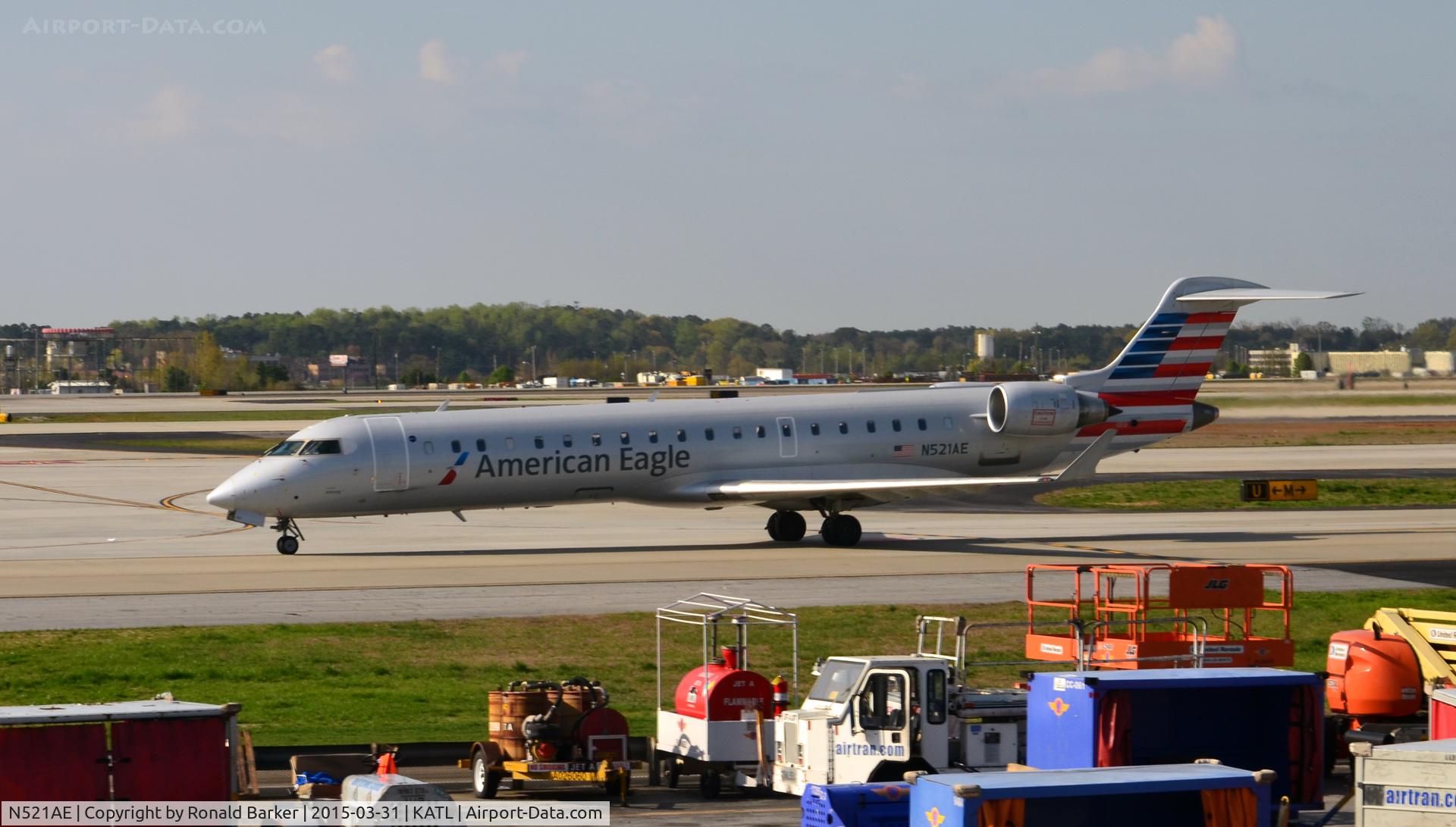 N521AE, 2004 Bombardier CRJ-701 (CL-600-2C10) Regional Jet C/N 10142, Taxi for takeoff Atlanta