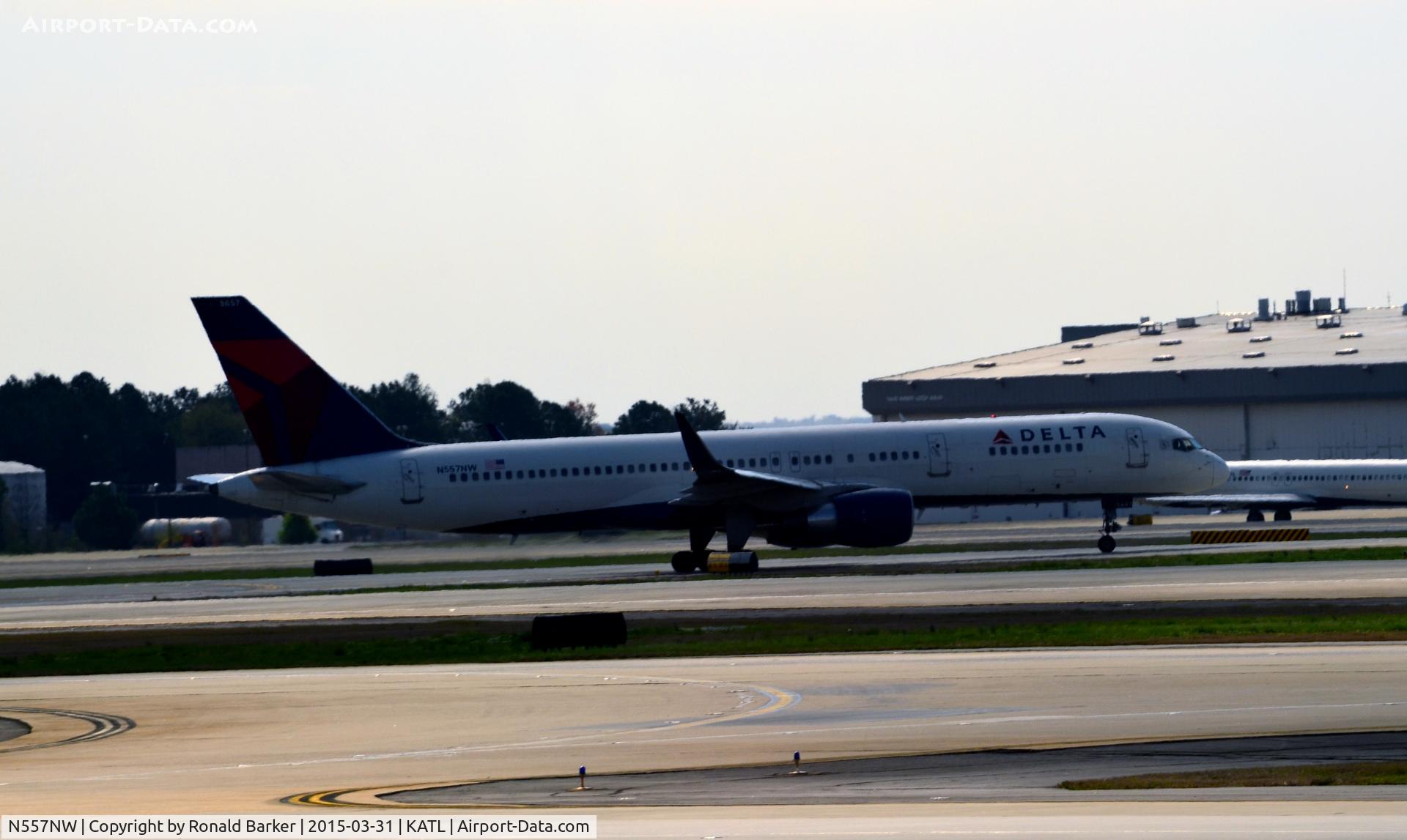 N557NW, 2002 Boeing 757-251 C/N 33393, Landing Atlanta