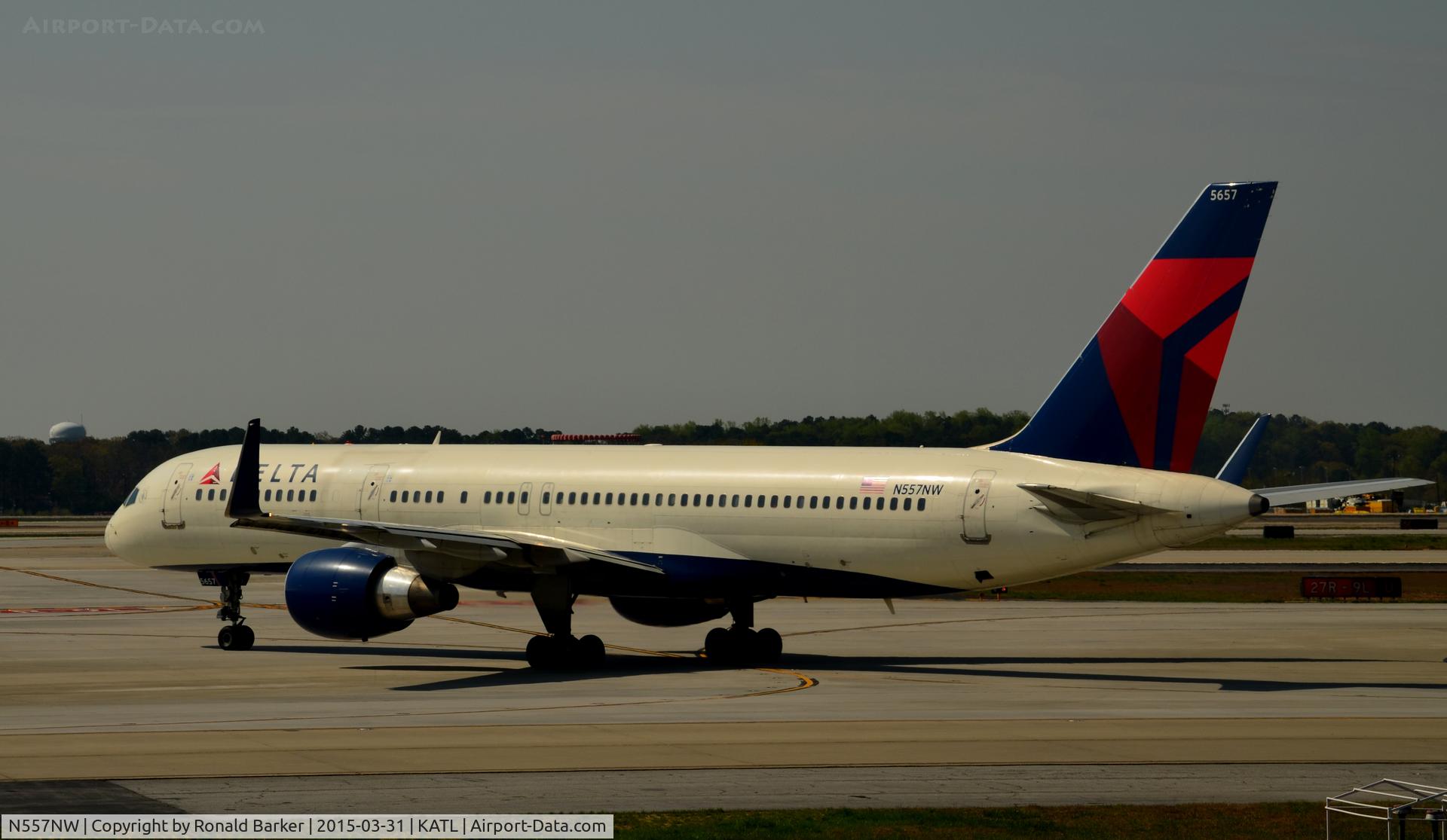N557NW, 2002 Boeing 757-251 C/N 33393, Taxi Atlanta