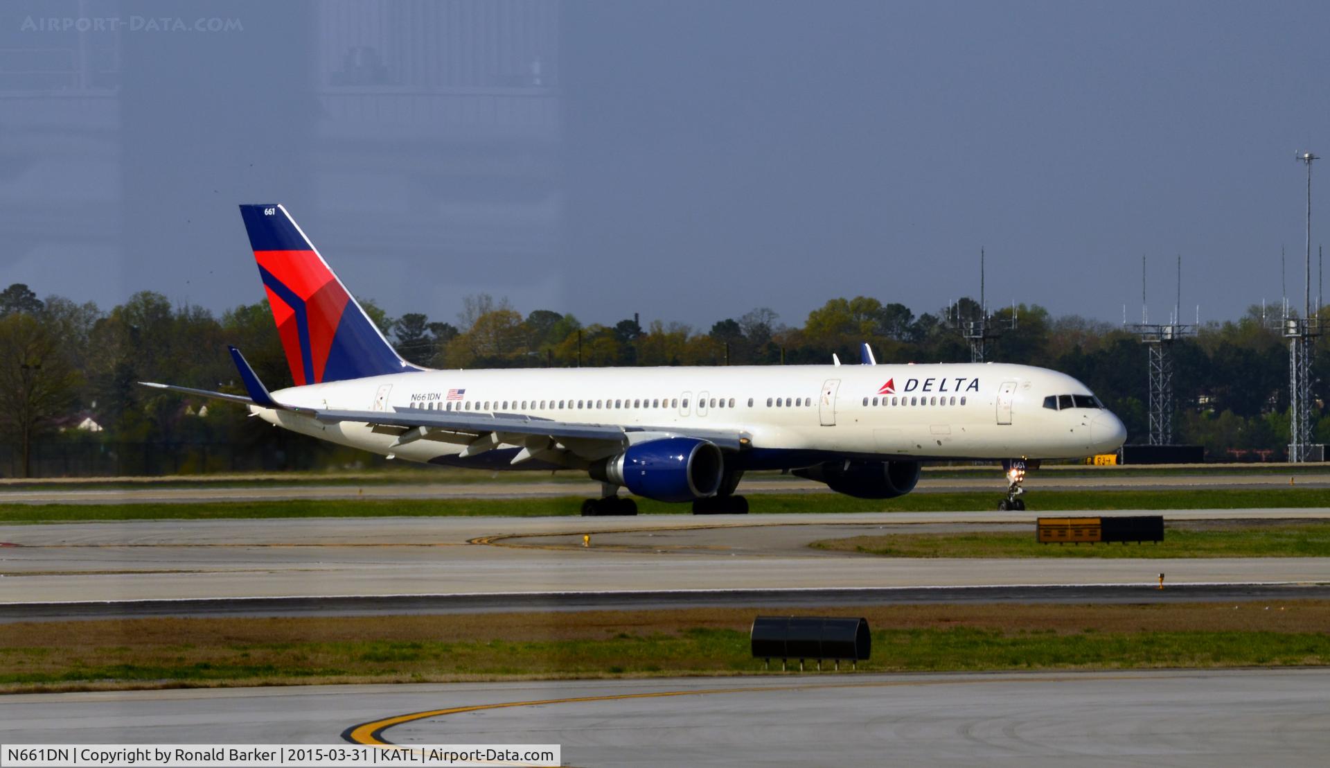 N661DN, 1990 Boeing 757-232 C/N 24972, Taxi Atlanta