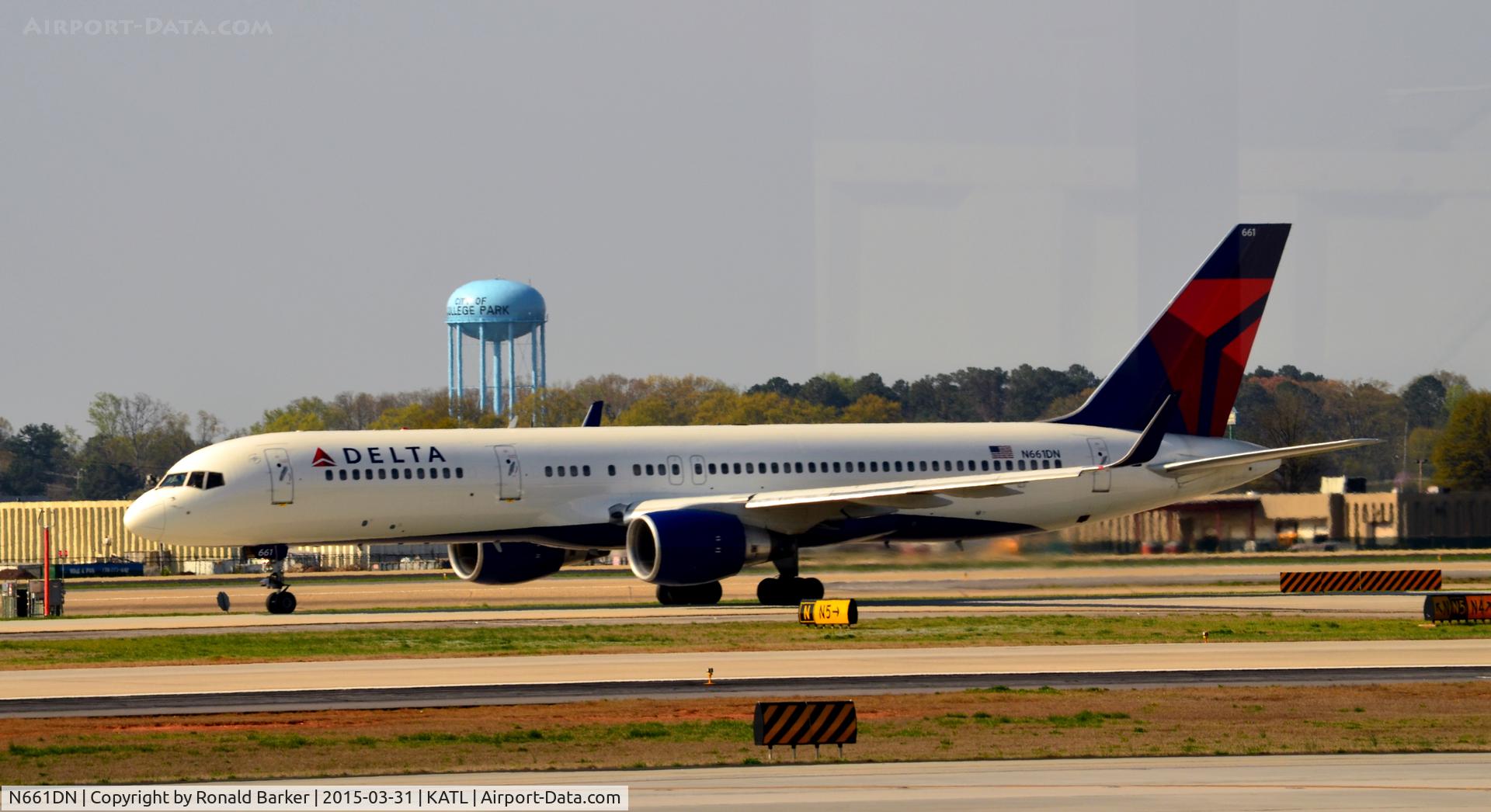 N661DN, 1990 Boeing 757-232 C/N 24972, Taxi Atlanta