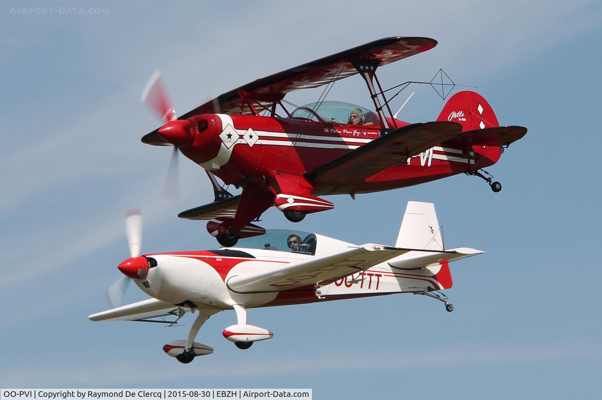 OO-PVI, 1988 Pitts S-2B Special C/N 5144, In formation with Extra OO-TTT.