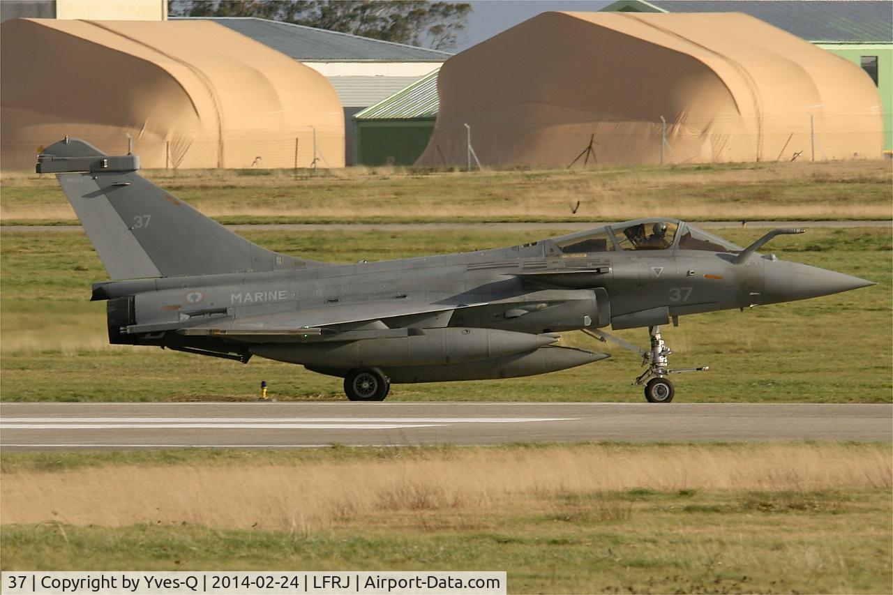 37, 2012 Dassault Rafale M C/N 37, Dassault Rafale M, Taxiing after landing rwy 26, Landivisiau Naval Air Base (LFRJ)