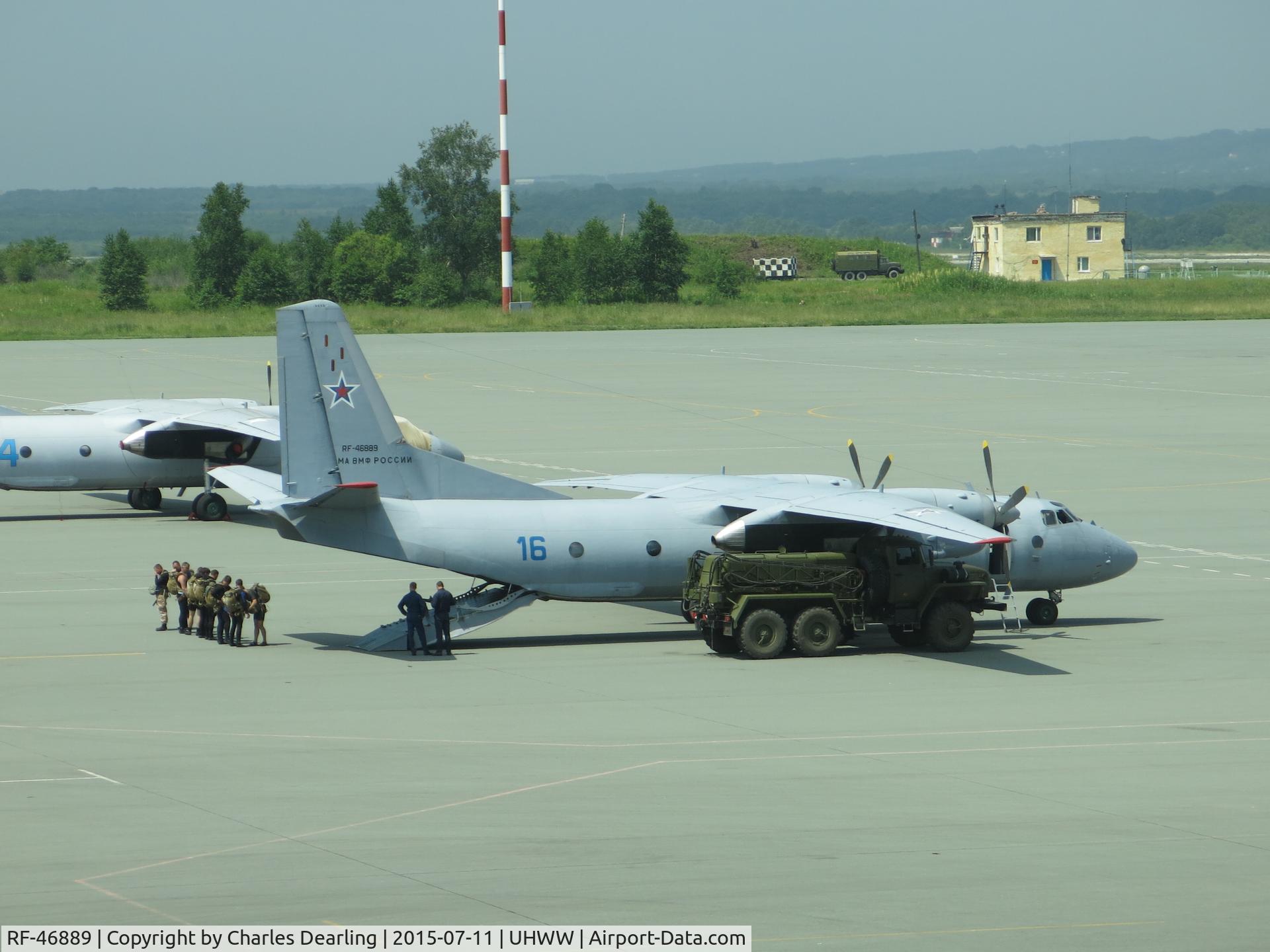 RF-46889, 1978 Antonov An-26 C/N 6905, Preparing to load for a parachute jump.